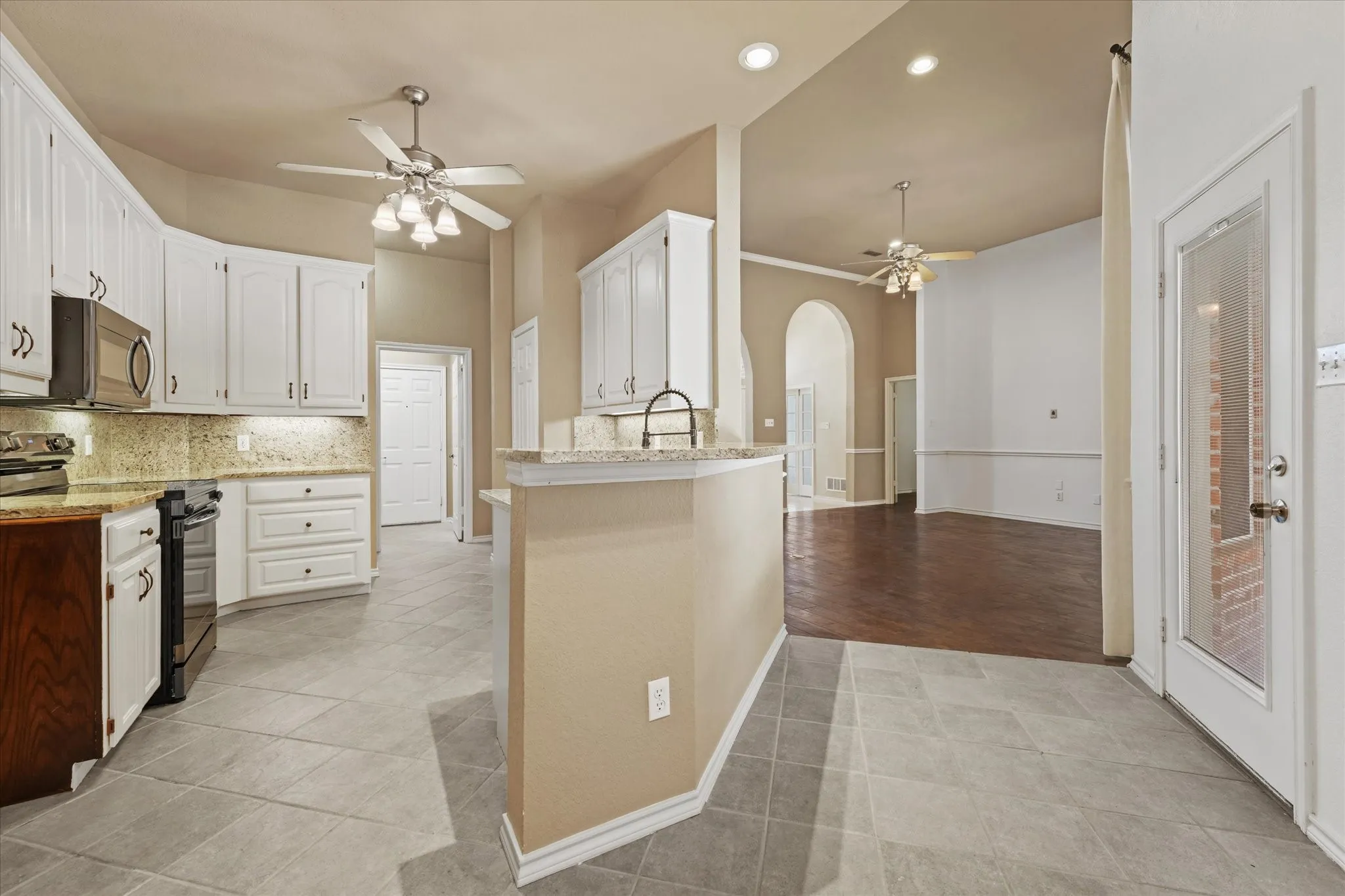 Single Family Residence For Sale in Denton County , 415 Valley View Lane, Krum, Texas 76249, 3 Bedroom, 2 Bathroom, 2 Garage spaces, 2,029 Sqft, built in 2001, mls#21348760, Real Estate Agent in Krum, Homes For Sale in Denton county, Homes For Sale in Krum, Realtor in Krum Texas, Real Estate Brokerage Independent Realty Texas, Luminita Cordes Realtor