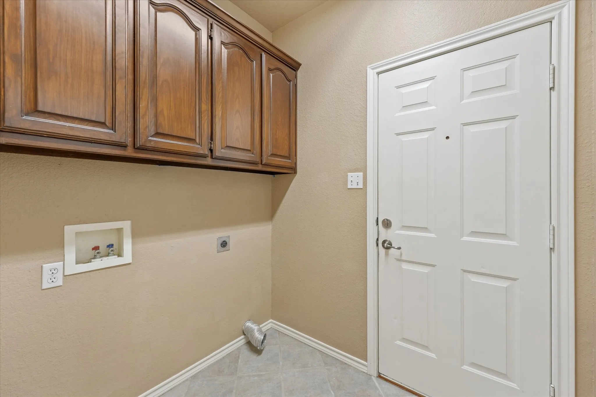 Single Family Residence For Sale in Denton County , 415 Valley View Lane, Krum, Texas 76249, 3 Bedroom, 2 Bathroom, 2 Garage spaces, 2,029 Sqft, built in 2001, mls#21348760, Real Estate Agent in Krum, Homes For Sale in Denton county, Homes For Sale in Krum, Realtor in Krum Texas, Real Estate Brokerage Independent Realty Texas, Luminita Cordes Realtor