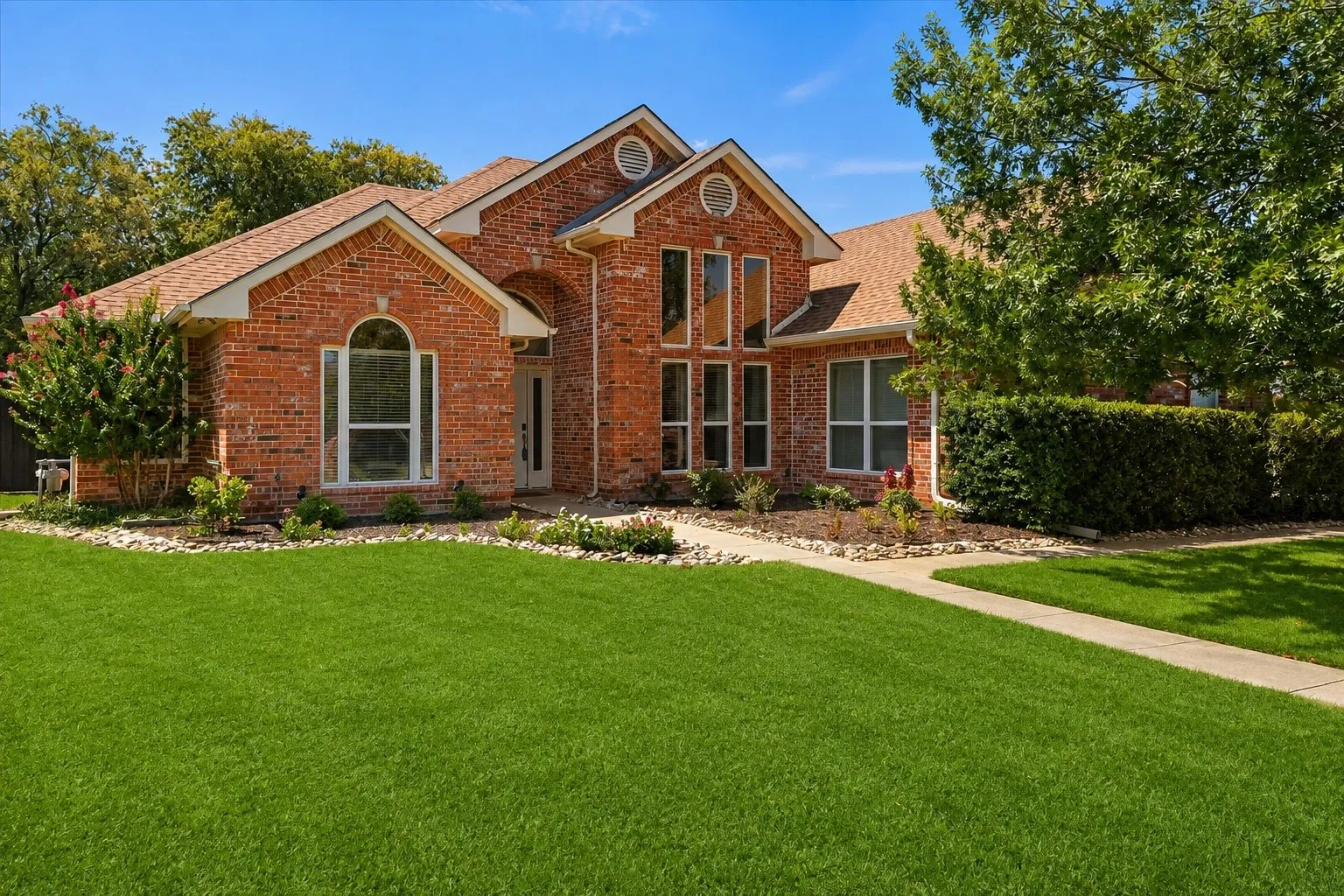 Single Family Residence For Sale in Denton County , 415 Valley View Lane, Krum, Texas 76249, 3 Bedroom, 2 Bathroom, 2 Garage spaces, 2,029 Sqft, built in 2001, mls#21348760, Real Estate Agent in Krum, Homes For Sale in Denton county, Homes For Sale in Krum, Realtor in Krum Texas, Real Estate Brokerage Independent Realty Texas, Luminita Cordes Realtor