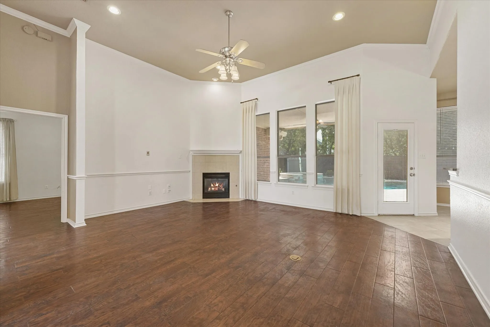 Single Family Residence For Sale in Denton County , 415 Valley View Lane, Krum, Texas 76249, 3 Bedroom, 2 Bathroom, 2 Garage spaces, 2,029 Sqft, built in 2001, mls#21348760, Real Estate Agent in Krum, Homes For Sale in Denton county, Homes For Sale in Krum, Realtor in Krum Texas, Real Estate Brokerage Independent Realty Texas, Luminita Cordes Realtor