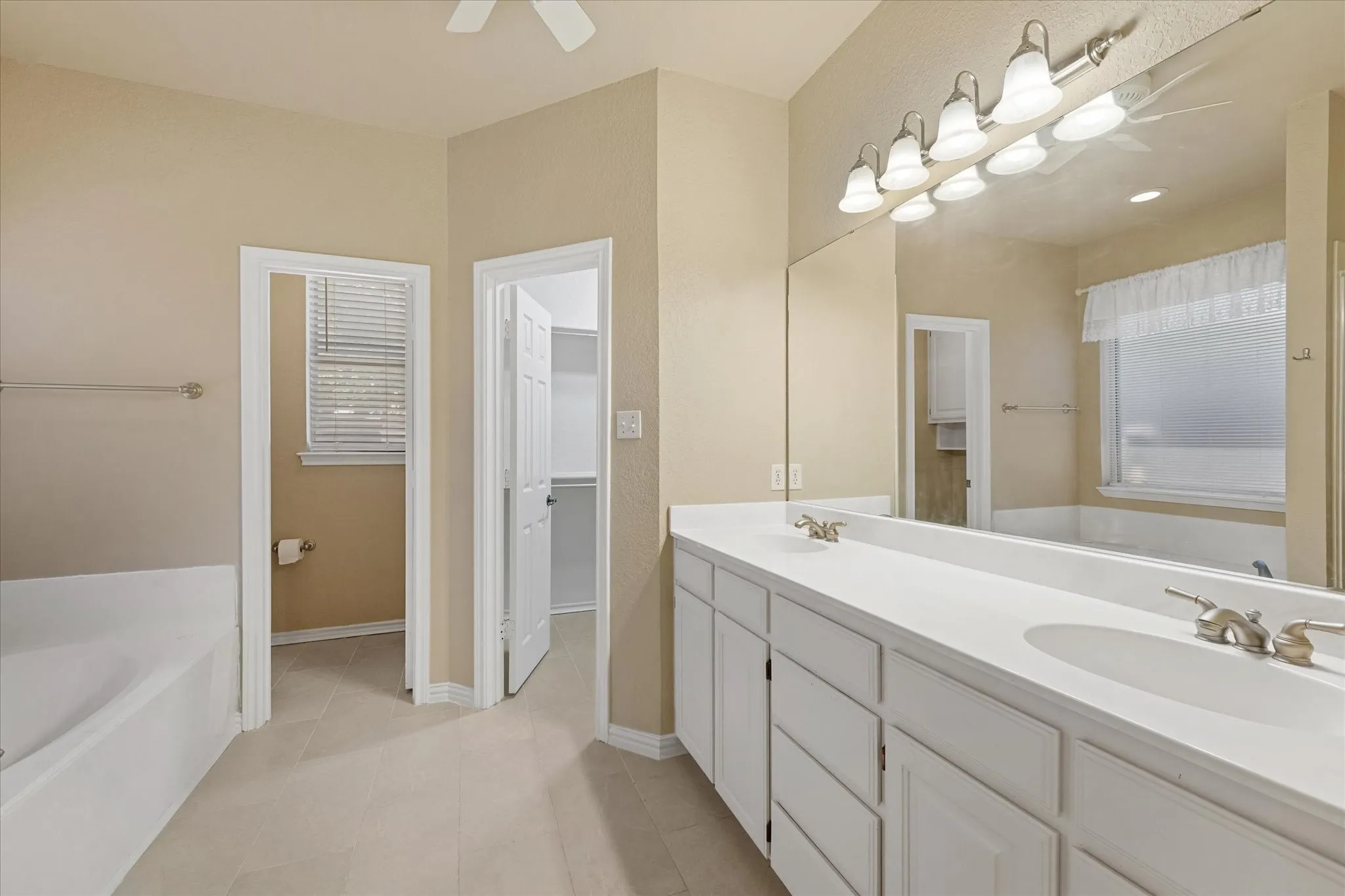 Single Family Residence For Sale in Denton County , 415 Valley View Lane, Krum, Texas 76249, 3 Bedroom, 2 Bathroom, 2 Garage spaces, 2,029 Sqft, built in 2001, mls#21348760, Real Estate Agent in Krum, Homes For Sale in Denton county, Homes For Sale in Krum, Realtor in Krum Texas, Real Estate Brokerage Independent Realty Texas, Luminita Cordes Realtor