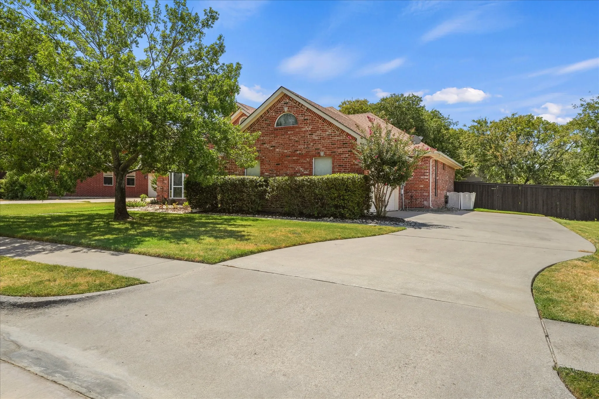 Single Family Residence For Sale in Denton County , 415 Valley View Lane, Krum, Texas 76249, 3 Bedroom, 2 Bathroom, 2 Garage spaces, 2,029 Sqft, built in 2001, mls#21348760, Real Estate Agent in Krum, Homes For Sale in Denton county, Homes For Sale in Krum, Realtor in Krum Texas, Real Estate Brokerage Independent Realty Texas, Luminita Cordes Realtor