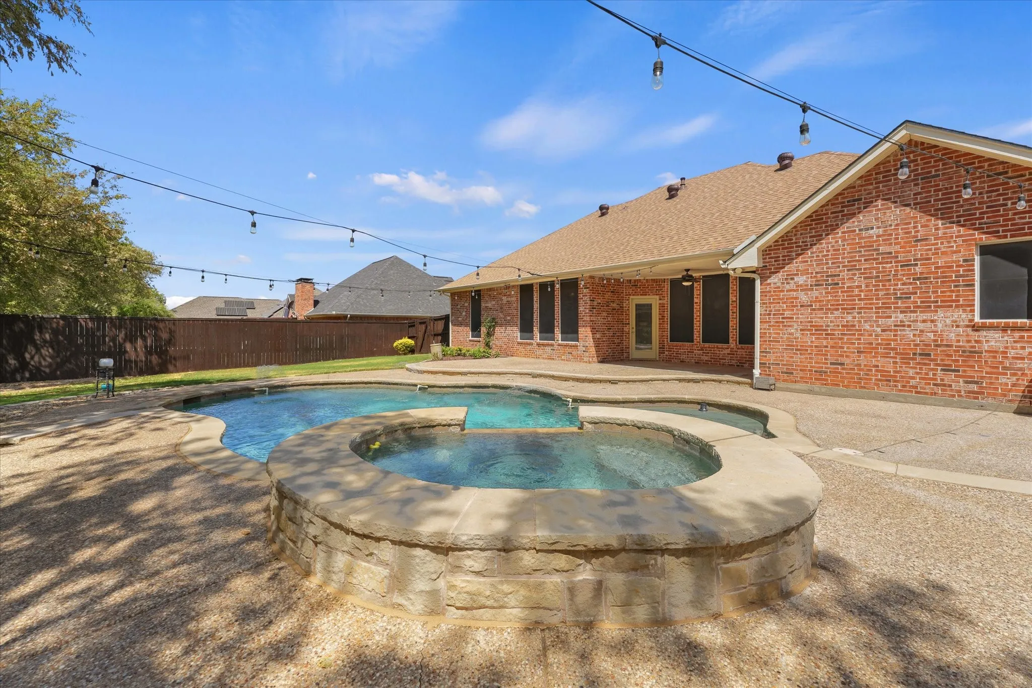 Single Family Residence For Sale in Denton County , 415 Valley View Lane, Krum, Texas 76249, 3 Bedroom, 2 Bathroom, 2 Garage spaces, 2,029 Sqft, built in 2001, mls#21348760, Real Estate Agent in Krum, Homes For Sale in Denton county, Homes For Sale in Krum, Realtor in Krum Texas, Real Estate Brokerage Independent Realty Texas, Luminita Cordes Realtor