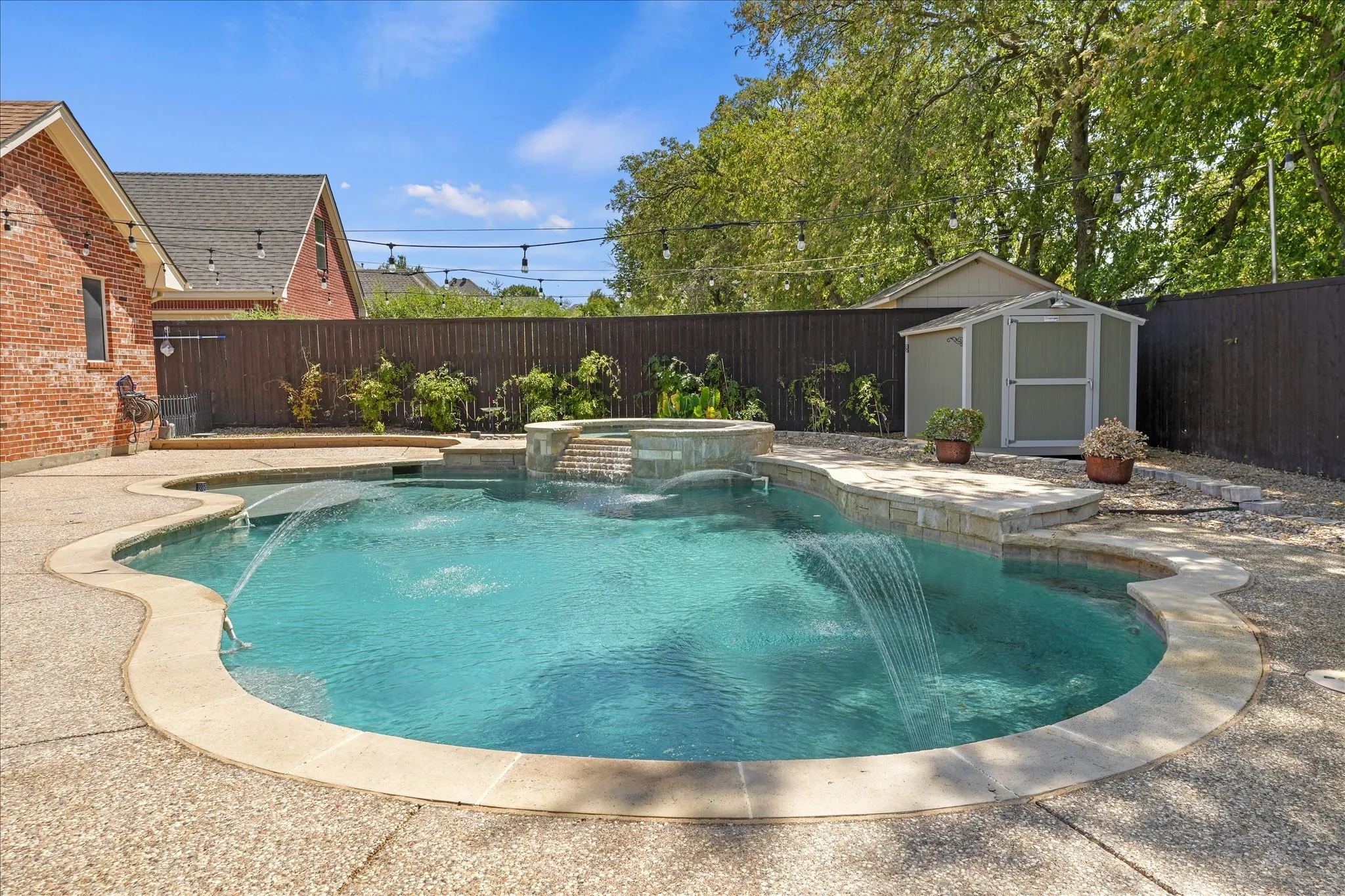 Single Family Residence For Sale in Denton County , 415 Valley View Lane, Krum, Texas 76249, 3 Bedroom, 2 Bathroom, 2 Garage spaces, 2,029 Sqft, built in 2001, mls#21348760, Real Estate Agent in Krum, Homes For Sale in Denton county, Homes For Sale in Krum, Realtor in Krum Texas, Real Estate Brokerage Independent Realty Texas, Luminita Cordes Realtor
