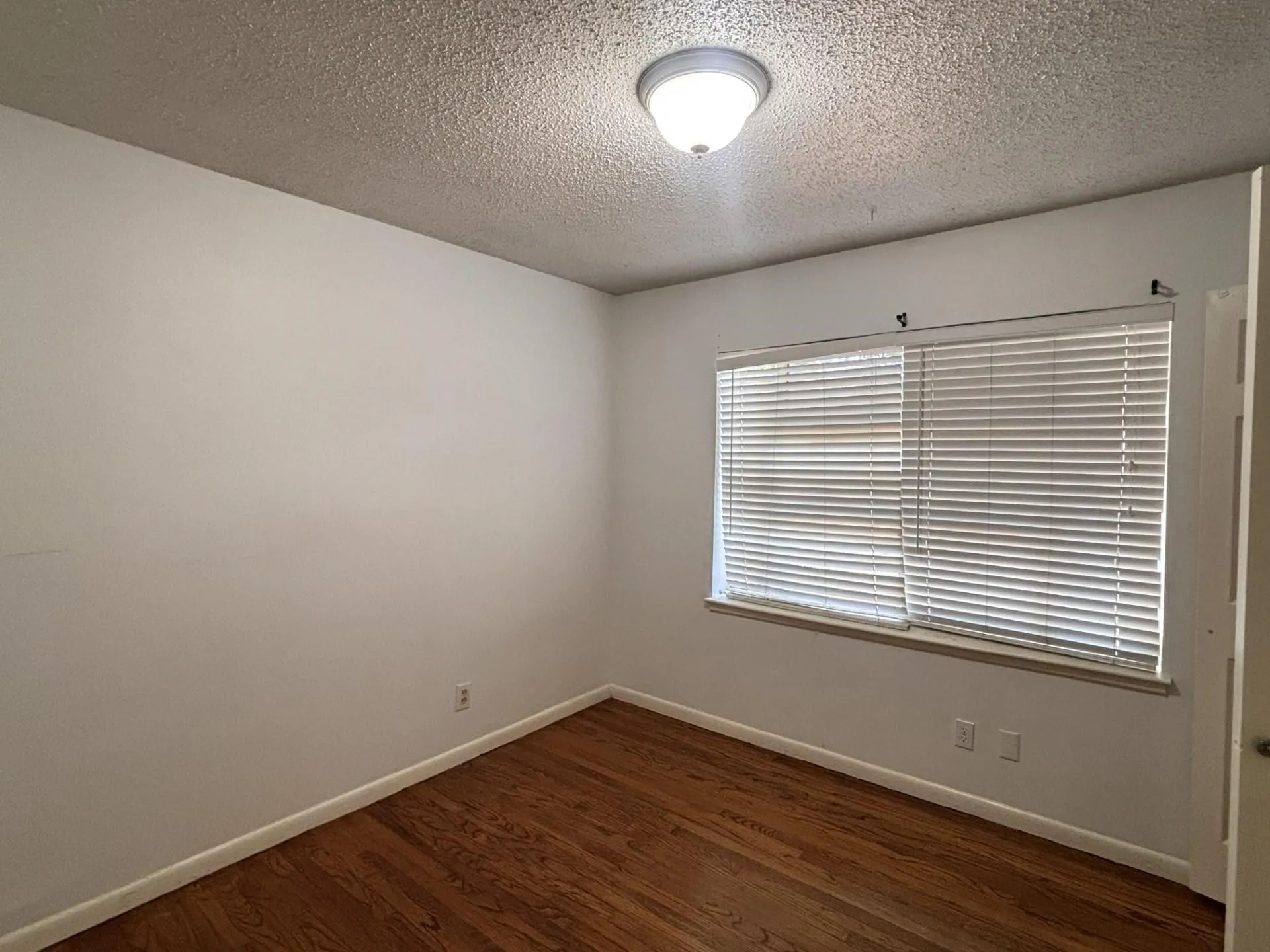 Single Family Residence For Rent in Tarrant County , 1821 Donna Street, Arlington, Texas 76013, 3 Bedroom, 2 Bathroom, Garage spaces, 1,211 Sqft, built in 1953, mls#21348794, Real Estate Agent in Arlington, Homes For Rent in Tarrant county, Homes For Rent in Arlington, Realtor in Arlington Texas, Real Estate Brokerage Independent Realty Texas, Luminita Cordes Realtor