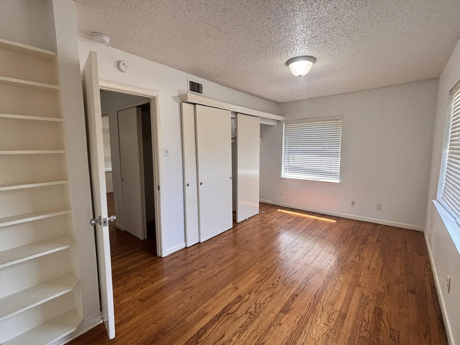 Single Family Residence For Rent in Tarrant County , 1821 Donna Street, Arlington, Texas 76013, 3 Bedroom, 2 Bathroom, Garage spaces, 1,211 Sqft, built in 1953, mls#21348794, Real Estate Agent in Arlington, Homes For Rent in Tarrant county, Homes For Rent in Arlington, Realtor in Arlington Texas, Real Estate Brokerage Independent Realty Texas, Luminita Cordes Realtor