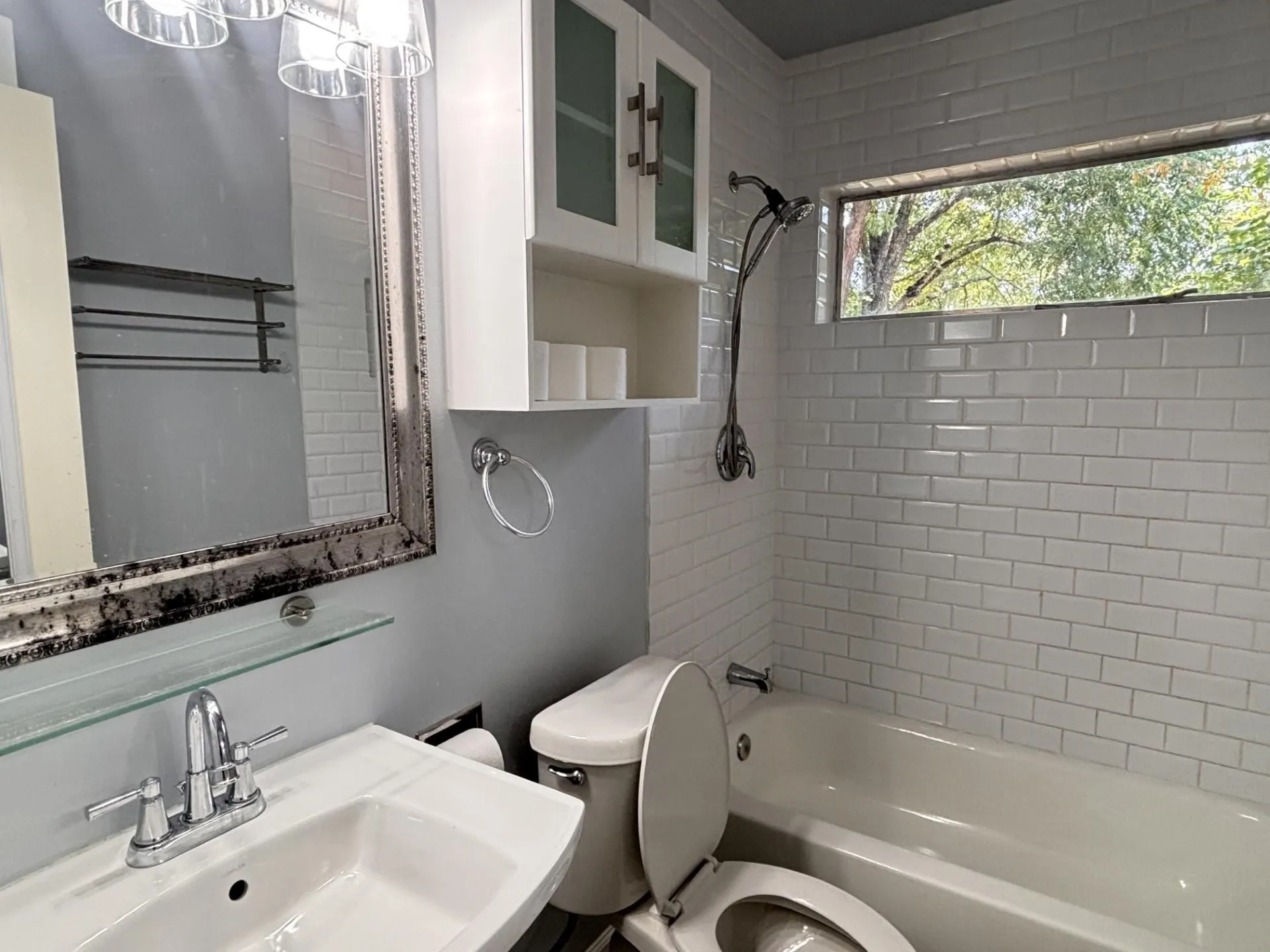 Single Family Residence For Rent in Tarrant County , 1821 Donna Street, Arlington, Texas 76013, 3 Bedroom, 2 Bathroom, Garage spaces, 1,211 Sqft, built in 1953, mls#21348794, Real Estate Agent in Arlington, Homes For Rent in Tarrant county, Homes For Rent in Arlington, Realtor in Arlington Texas, Real Estate Brokerage Independent Realty Texas, Luminita Cordes Realtor