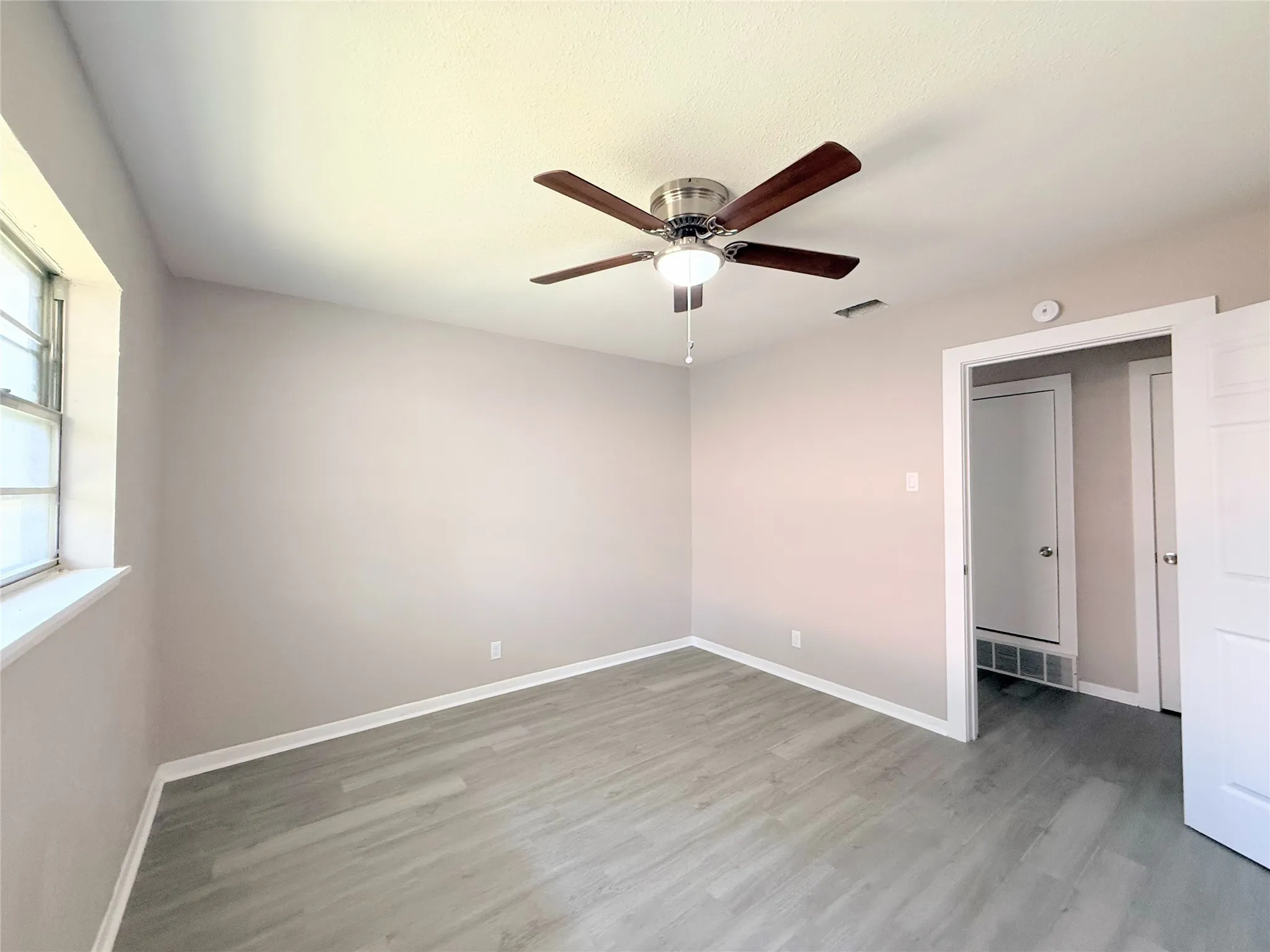 Single Family Residence For Rent in Grayson County , 1228 Oak Drive, Denison, Texas 75020, 3 Bedroom, 2 Bathroom, Garage spaces, 1,596 Sqft, built in 1960, mls#21347380, Real Estate Agent in Denison, Homes For Rent in Grayson county, Homes For Rent in Denison, Realtor in Denison Texas, Real Estate Brokerage Independent Realty Texas, Luminita Cordes Realtor