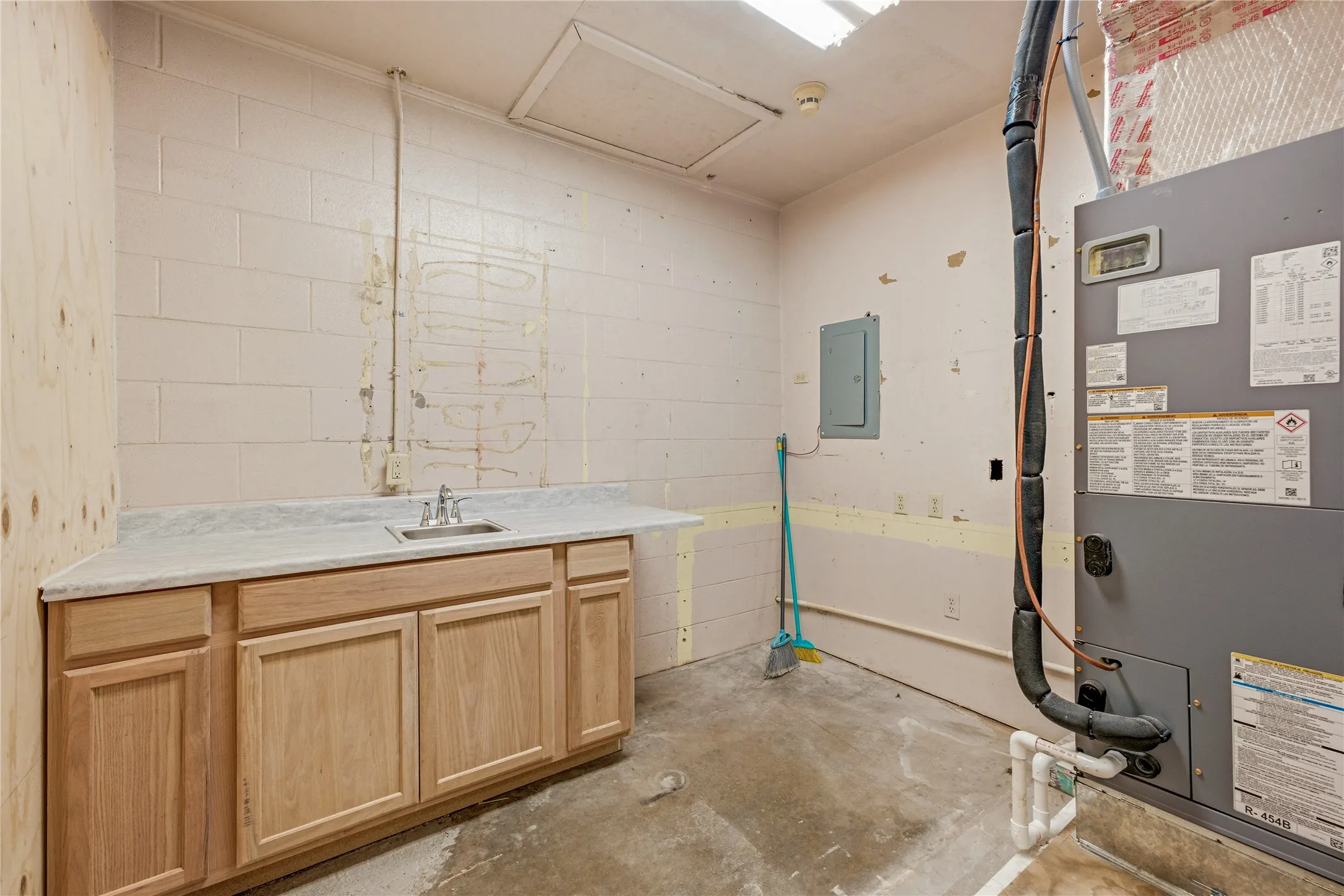 Office For Rent in Parker County , 107 Fannin Street, Millsap, Texas 76066, 0, 0, Garage spaces, 0 Sqft, built in 0, Price $2,500, mls#21347280, Real Estate Agent in Millsap, Homes For Rent in Parker county, Homes For Rent in Millsap, Realtor in Millsap Texas, Real Estate Brokerage Independent Realty Texas, Luminita Cordes Realtor