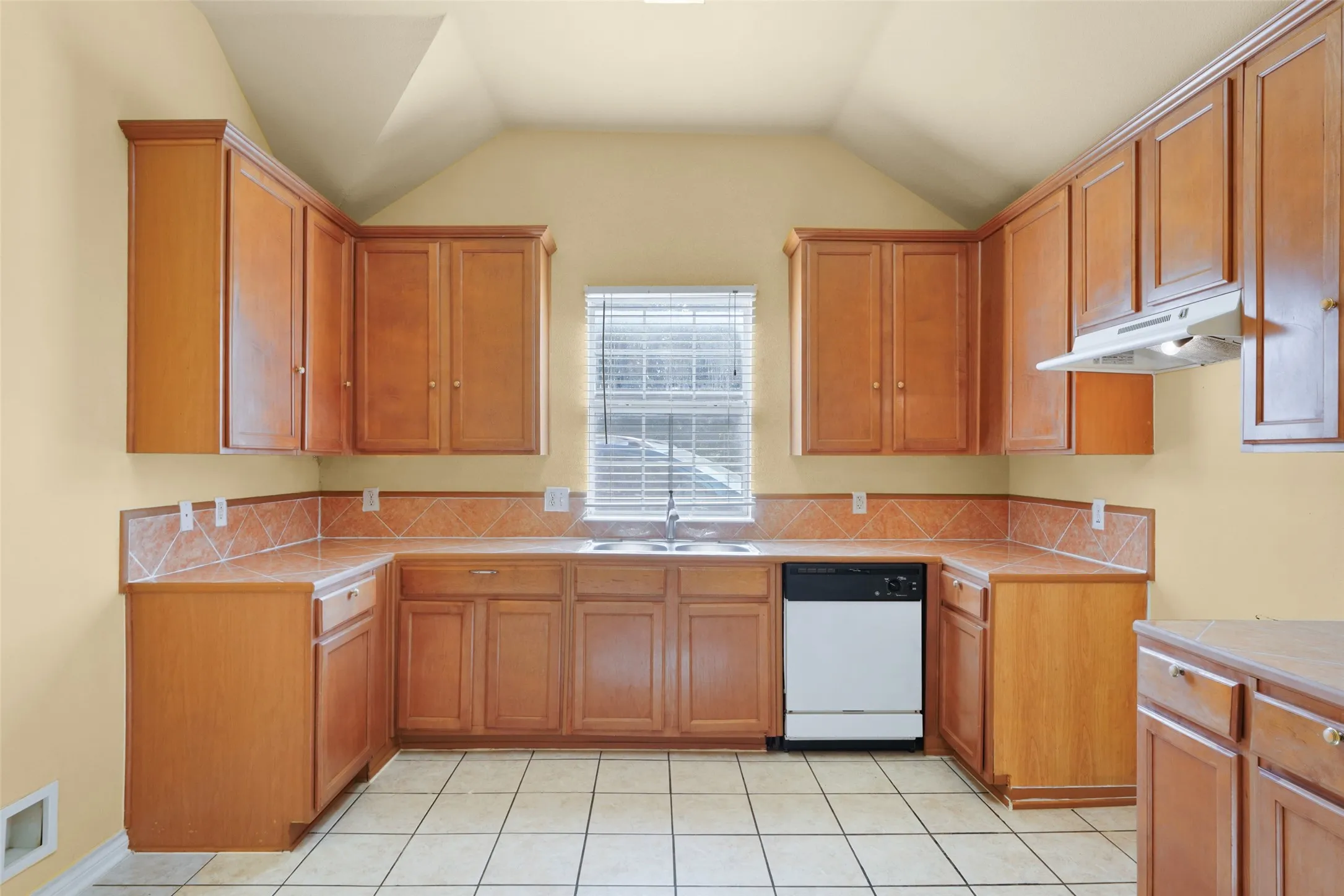 Single Family Residence For Sale in Dallas County , 119 N Frances Street, Dallas, Texas 75211, 3 Bedroom, 2 Bathroom, Garage spaces, 2,012 Sqft, built in 2003, Price $345,000, mls#21348775, Real Estate Agent in Dallas, Homes For Sale in Dallas county, Homes For Sale in Dallas, Realtor in Dallas Texas, Real Estate Brokerage Independent Realty Texas, Luminita Cordes Realtor