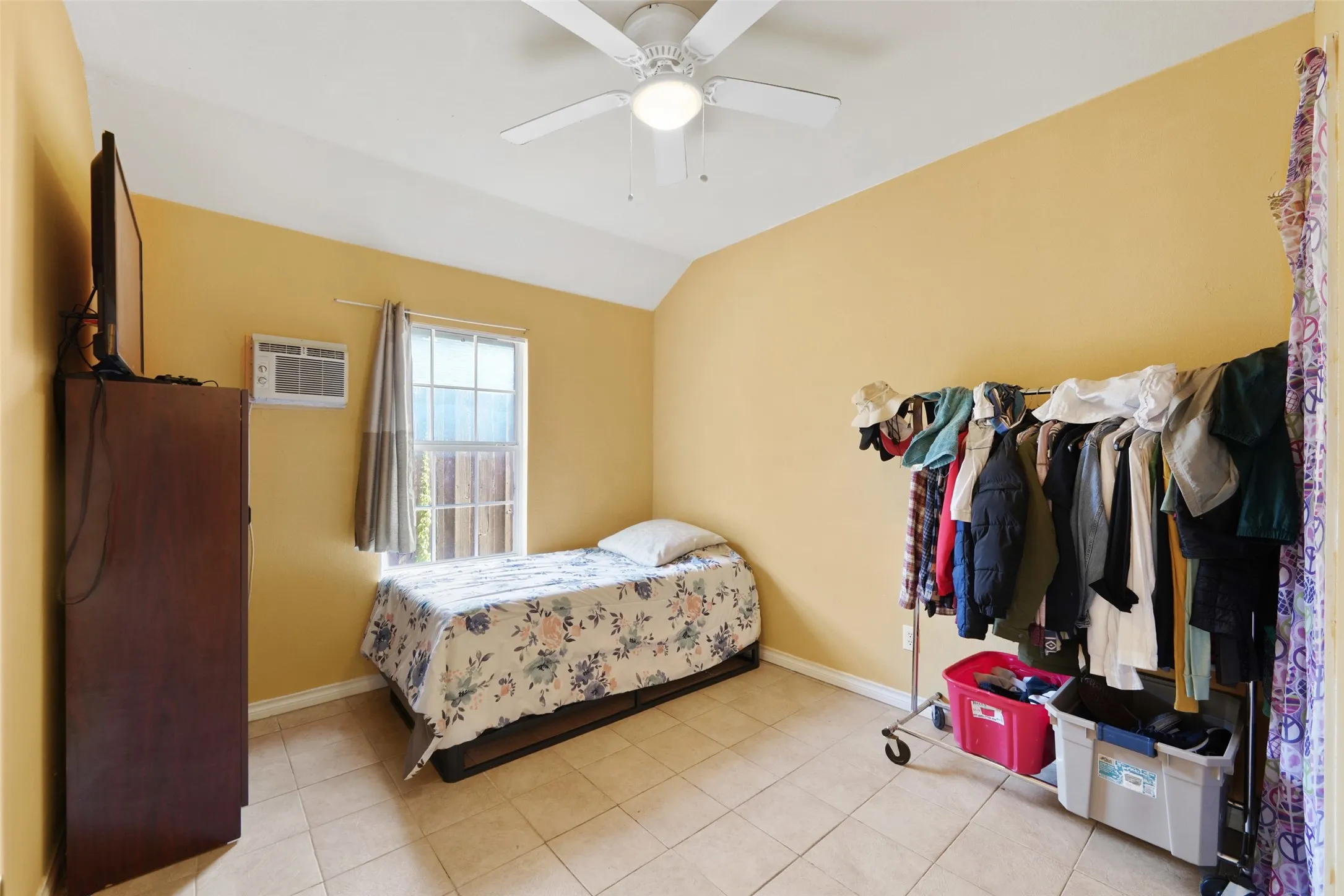Single Family Residence For Sale in Dallas County , 119 N Frances Street, Dallas, Texas 75211, 3 Bedroom, 2 Bathroom, Garage spaces, 2,012 Sqft, built in 2003, Price $345,000, mls#21348775, Real Estate Agent in Dallas, Homes For Sale in Dallas county, Homes For Sale in Dallas, Realtor in Dallas Texas, Real Estate Brokerage Independent Realty Texas, Luminita Cordes Realtor