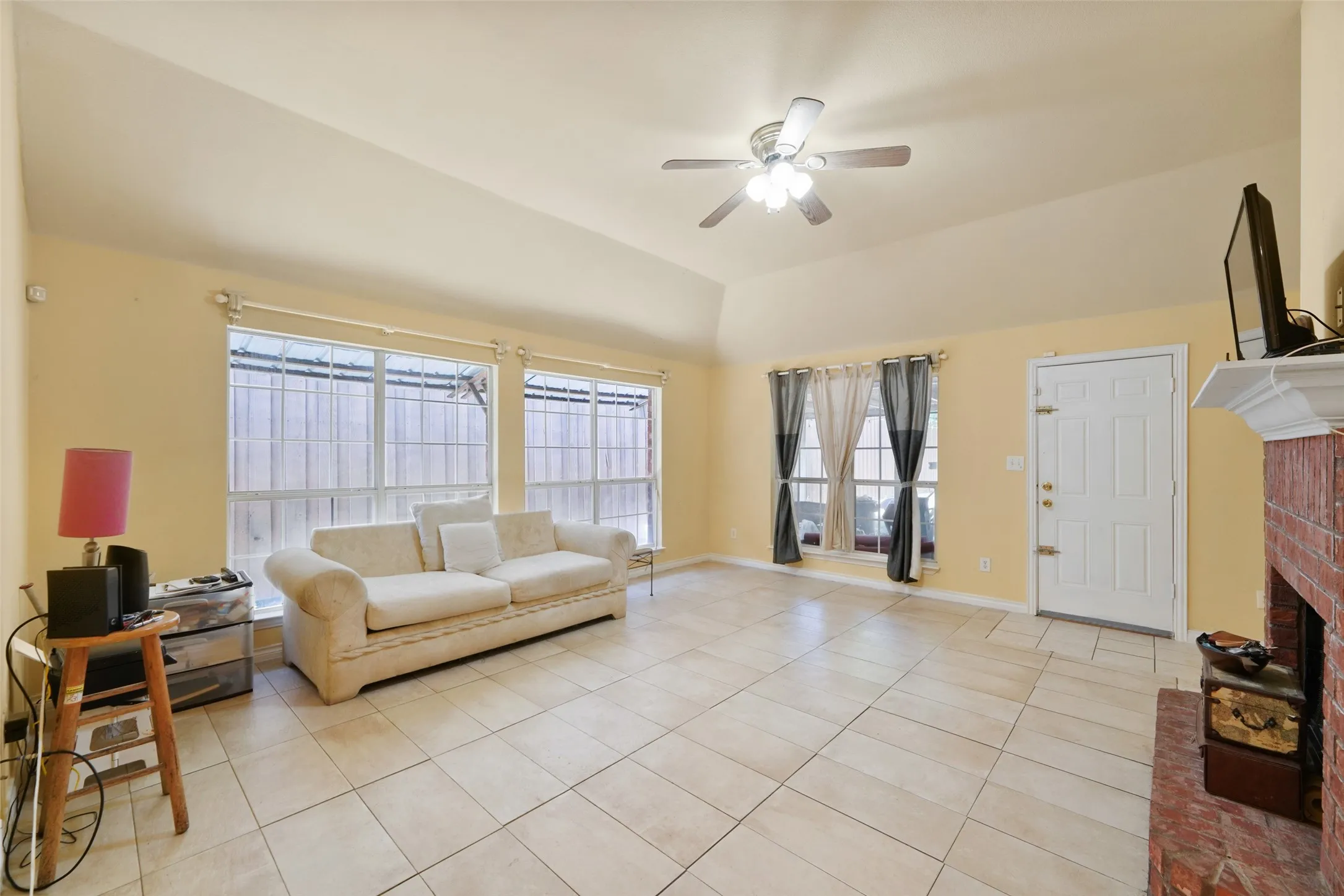 Single Family Residence For Sale in Dallas County , 119 N Frances Street, Dallas, Texas 75211, 3 Bedroom, 2 Bathroom, Garage spaces, 2,012 Sqft, built in 2003, Price $345,000, mls#21348775, Real Estate Agent in Dallas, Homes For Sale in Dallas county, Homes For Sale in Dallas, Realtor in Dallas Texas, Real Estate Brokerage Independent Realty Texas, Luminita Cordes Realtor
