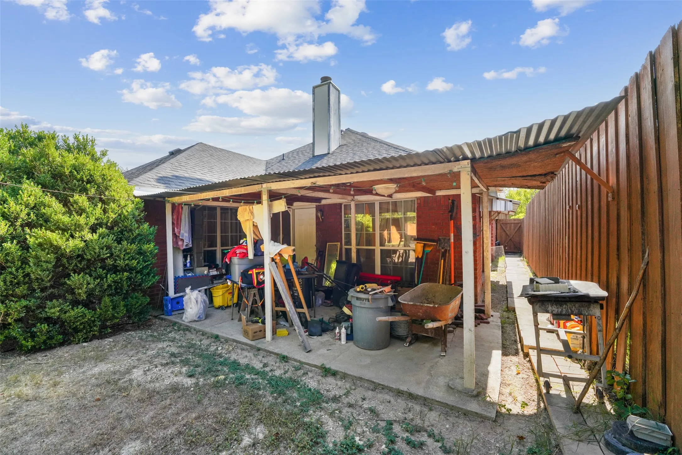 Single Family Residence For Sale in Dallas County , 119 N Frances Street, Dallas, Texas 75211, 3 Bedroom, 2 Bathroom, Garage spaces, 2,012 Sqft, built in 2003, Price $345,000, mls#21348775, Real Estate Agent in Dallas, Homes For Sale in Dallas county, Homes For Sale in Dallas, Realtor in Dallas Texas, Real Estate Brokerage Independent Realty Texas, Luminita Cordes Realtor