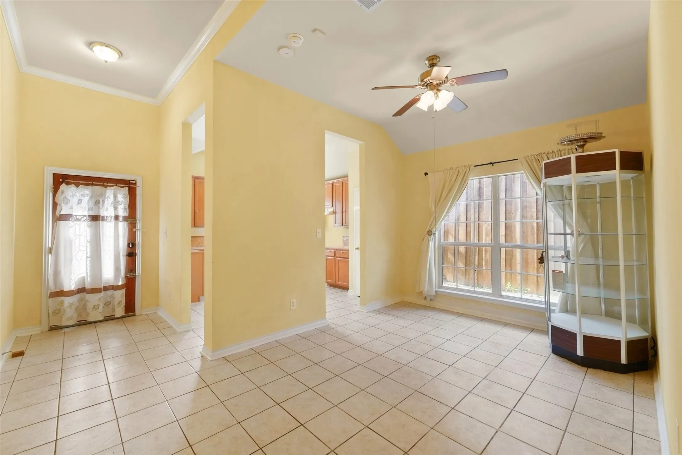Single Family Residence For Sale in Dallas County , 119 N Frances Street, Dallas, Texas 75211, 3 Bedroom, 2 Bathroom, Garage spaces, 2,012 Sqft, built in 2003, Price $345,000, mls#21348775, Real Estate Agent in Dallas, Homes For Sale in Dallas county, Homes For Sale in Dallas, Realtor in Dallas Texas, Real Estate Brokerage Independent Realty Texas, Luminita Cordes Realtor