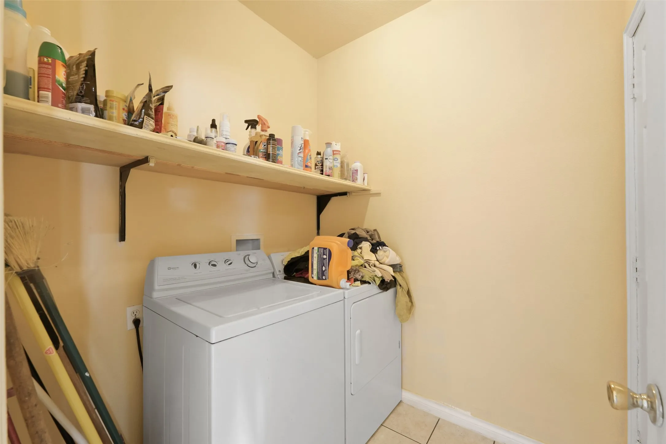 Single Family Residence For Sale in Dallas County , 119 N Frances Street, Dallas, Texas 75211, 3 Bedroom, 2 Bathroom, Garage spaces, 2,012 Sqft, built in 2003, Price $345,000, mls#21348775, Real Estate Agent in Dallas, Homes For Sale in Dallas county, Homes For Sale in Dallas, Realtor in Dallas Texas, Real Estate Brokerage Independent Realty Texas, Luminita Cordes Realtor