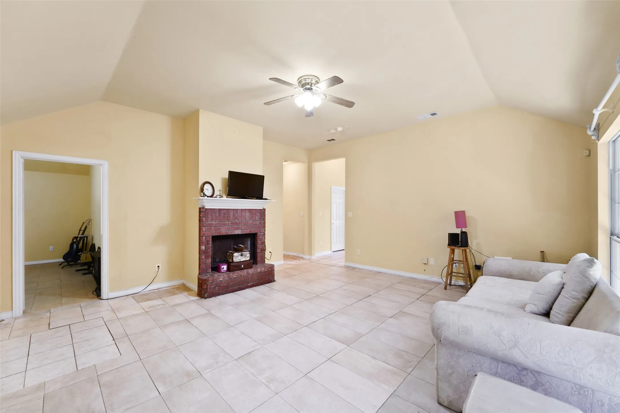 Single Family Residence For Sale in Dallas County , 119 N Frances Street, Dallas, Texas 75211, 3 Bedroom, 2 Bathroom, Garage spaces, 2,012 Sqft, built in 2003, Price $345,000, mls#21348775, Real Estate Agent in Dallas, Homes For Sale in Dallas county, Homes For Sale in Dallas, Realtor in Dallas Texas, Real Estate Brokerage Independent Realty Texas, Luminita Cordes Realtor