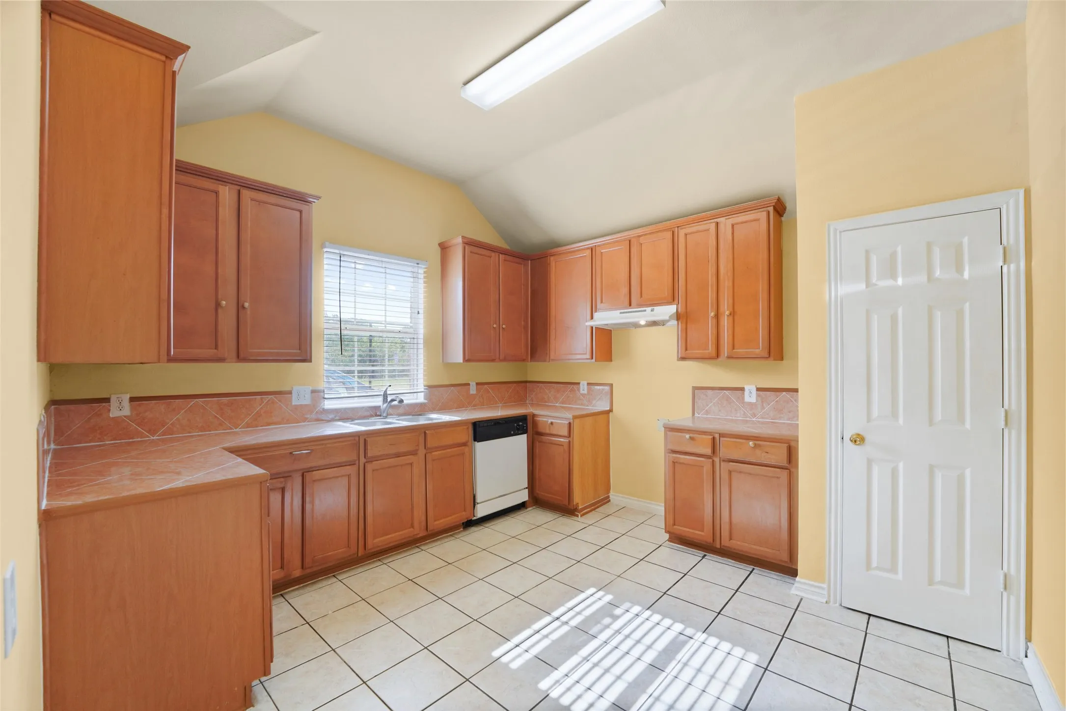 Single Family Residence For Sale in Dallas County , 119 N Frances Street, Dallas, Texas 75211, 3 Bedroom, 2 Bathroom, Garage spaces, 2,012 Sqft, built in 2003, Price $345,000, mls#21348775, Real Estate Agent in Dallas, Homes For Sale in Dallas county, Homes For Sale in Dallas, Realtor in Dallas Texas, Real Estate Brokerage Independent Realty Texas, Luminita Cordes Realtor