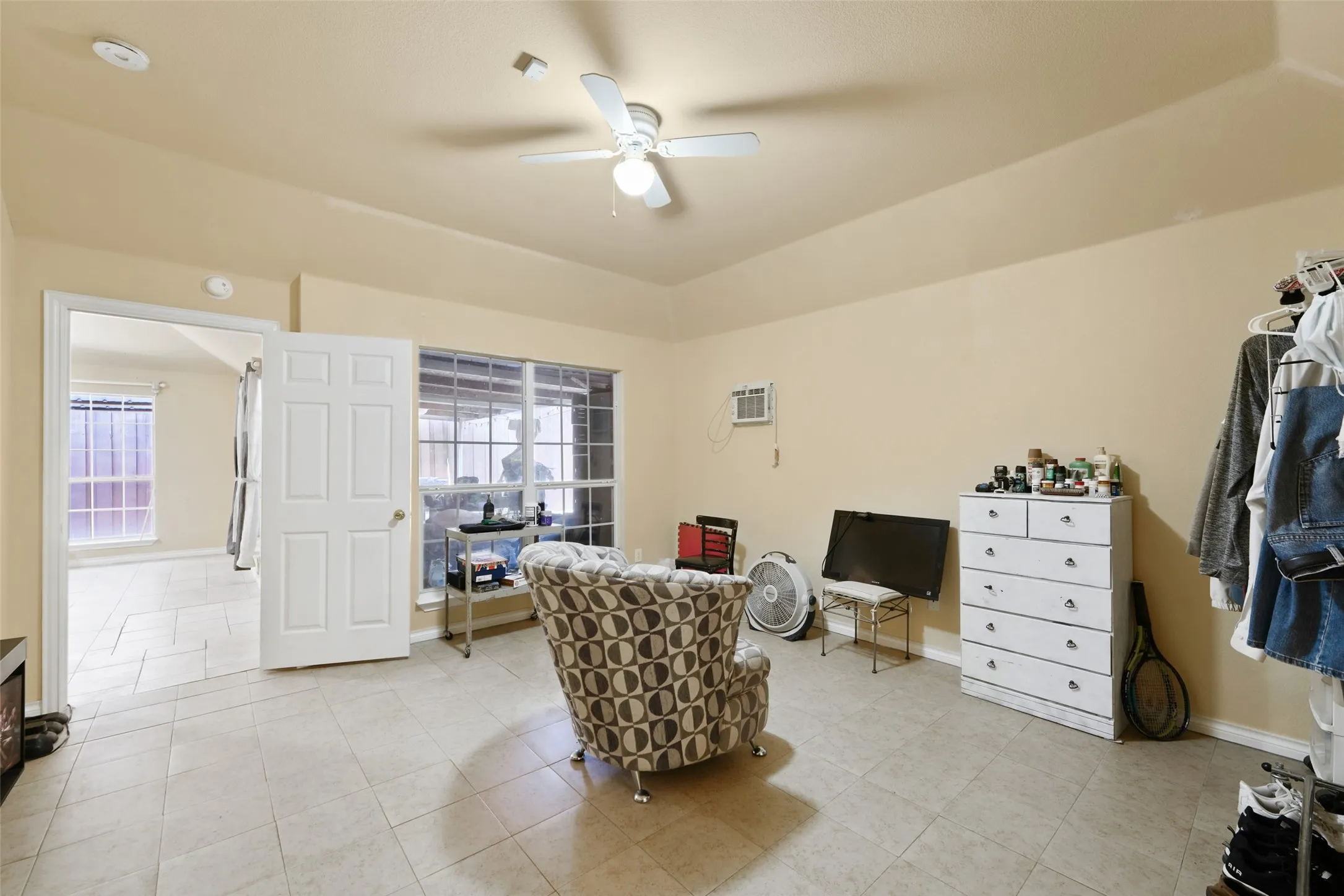 Single Family Residence For Sale in Dallas County , 119 N Frances Street, Dallas, Texas 75211, 3 Bedroom, 2 Bathroom, Garage spaces, 2,012 Sqft, built in 2003, Price $345,000, mls#21348775, Real Estate Agent in Dallas, Homes For Sale in Dallas county, Homes For Sale in Dallas, Realtor in Dallas Texas, Real Estate Brokerage Independent Realty Texas, Luminita Cordes Realtor