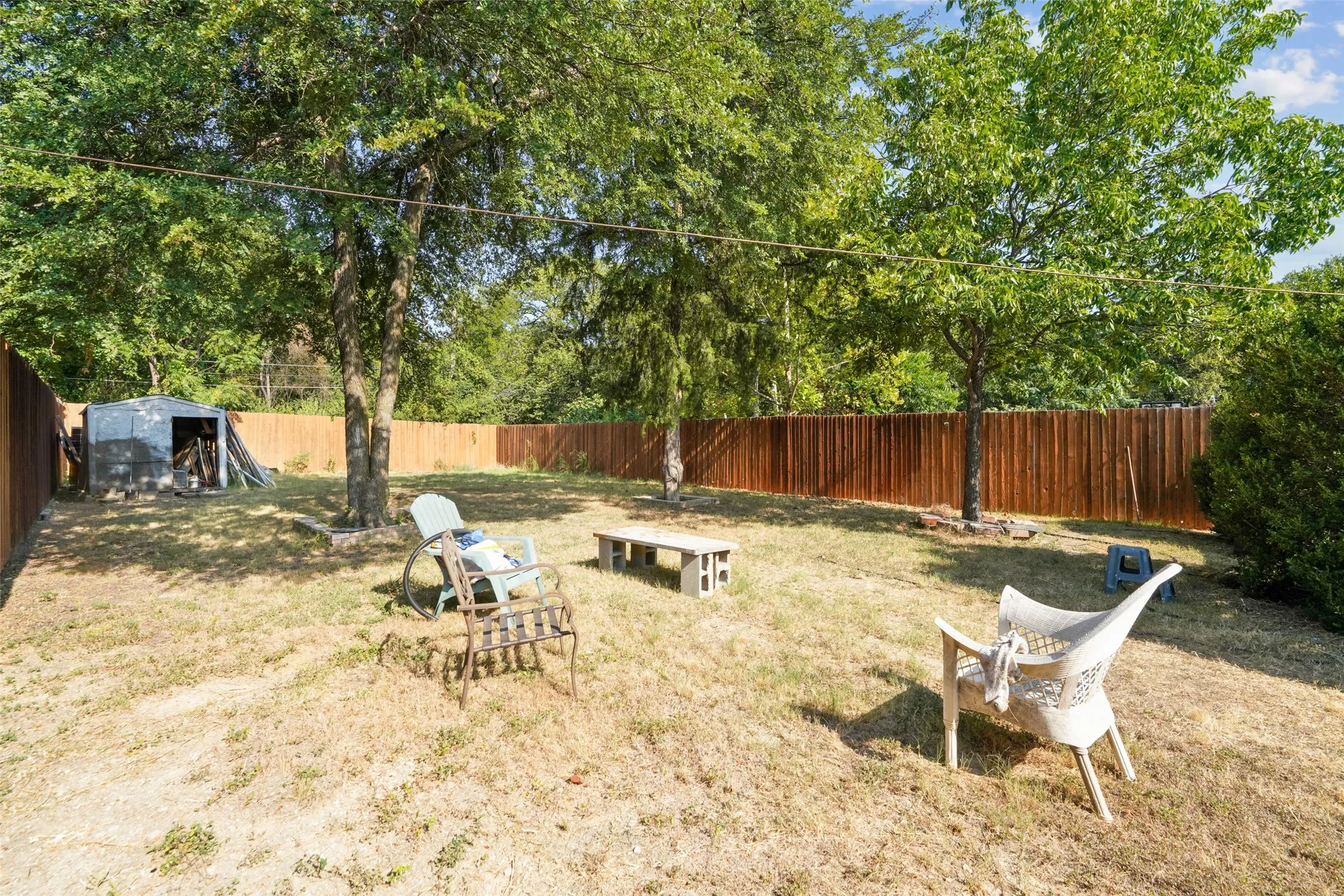 Single Family Residence For Sale in Dallas County , 119 N Frances Street, Dallas, Texas 75211, 3 Bedroom, 2 Bathroom, Garage spaces, 2,012 Sqft, built in 2003, Price $345,000, mls#21348775, Real Estate Agent in Dallas, Homes For Sale in Dallas county, Homes For Sale in Dallas, Realtor in Dallas Texas, Real Estate Brokerage Independent Realty Texas, Luminita Cordes Realtor
