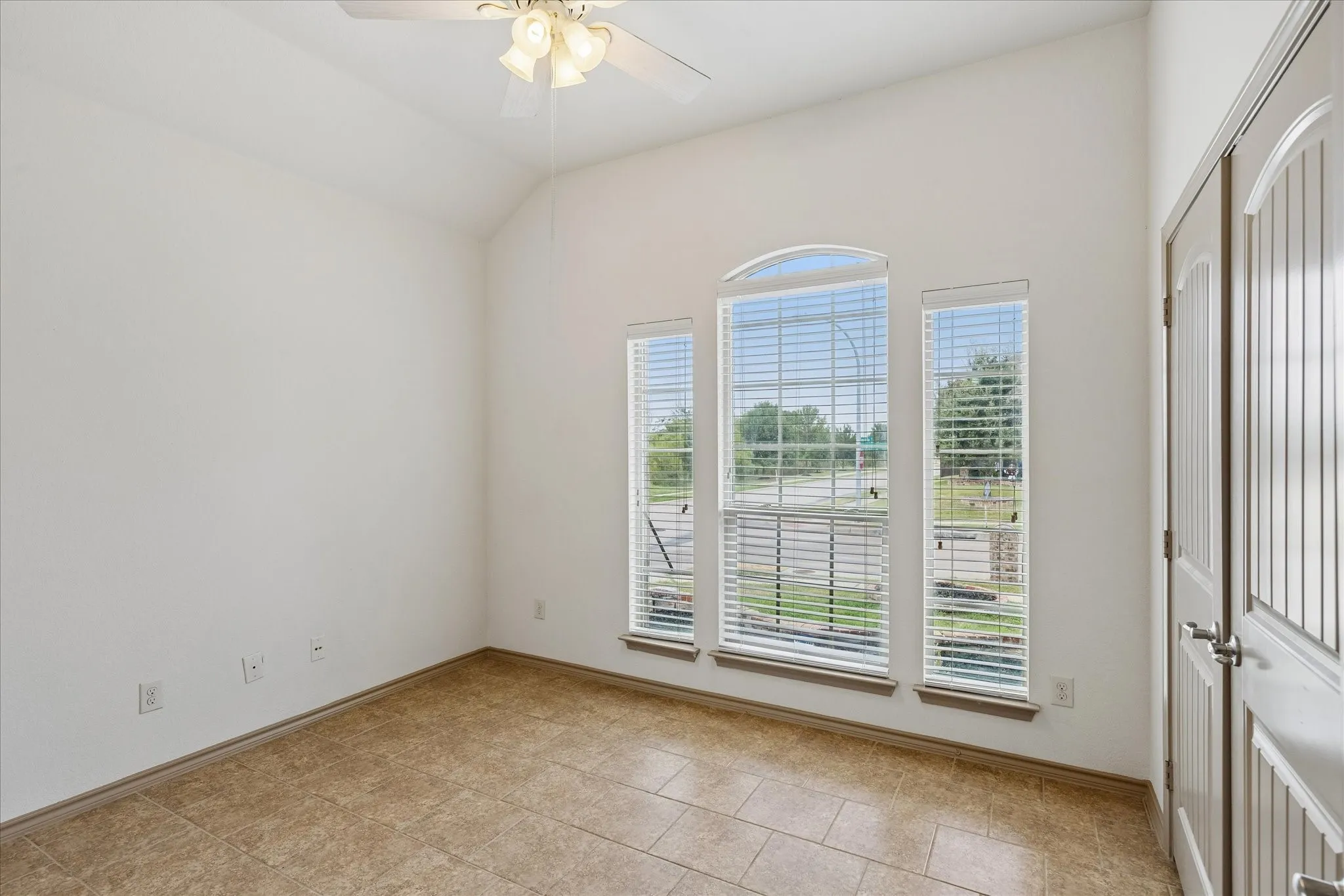 Single Family Residence For Sale in Tarrant County , 10400 Mono Lake Road, Fort Worth, Texas 76177, 3 Bedroom, 3 Bathroom, 2 Garage spaces, 2,366 Sqft, built in 2012, mls#21348726, Real Estate Agent in Fort Worth, Homes For Sale in Tarrant county, Homes For Sale in Fort Worth, Realtor in Fort Worth Texas, Real Estate Brokerage Independent Realty Texas, Luminita Cordes Realtor