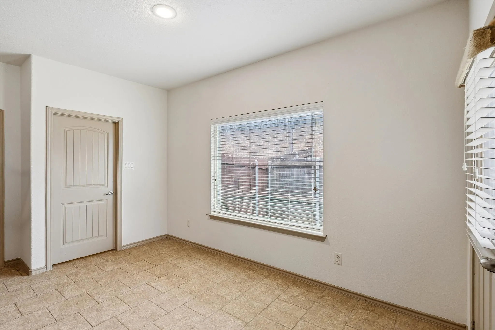 Single Family Residence For Sale in Tarrant County , 10400 Mono Lake Road, Fort Worth, Texas 76177, 3 Bedroom, 3 Bathroom, 2 Garage spaces, 2,366 Sqft, built in 2012, mls#21348726, Real Estate Agent in Fort Worth, Homes For Sale in Tarrant county, Homes For Sale in Fort Worth, Realtor in Fort Worth Texas, Real Estate Brokerage Independent Realty Texas, Luminita Cordes Realtor