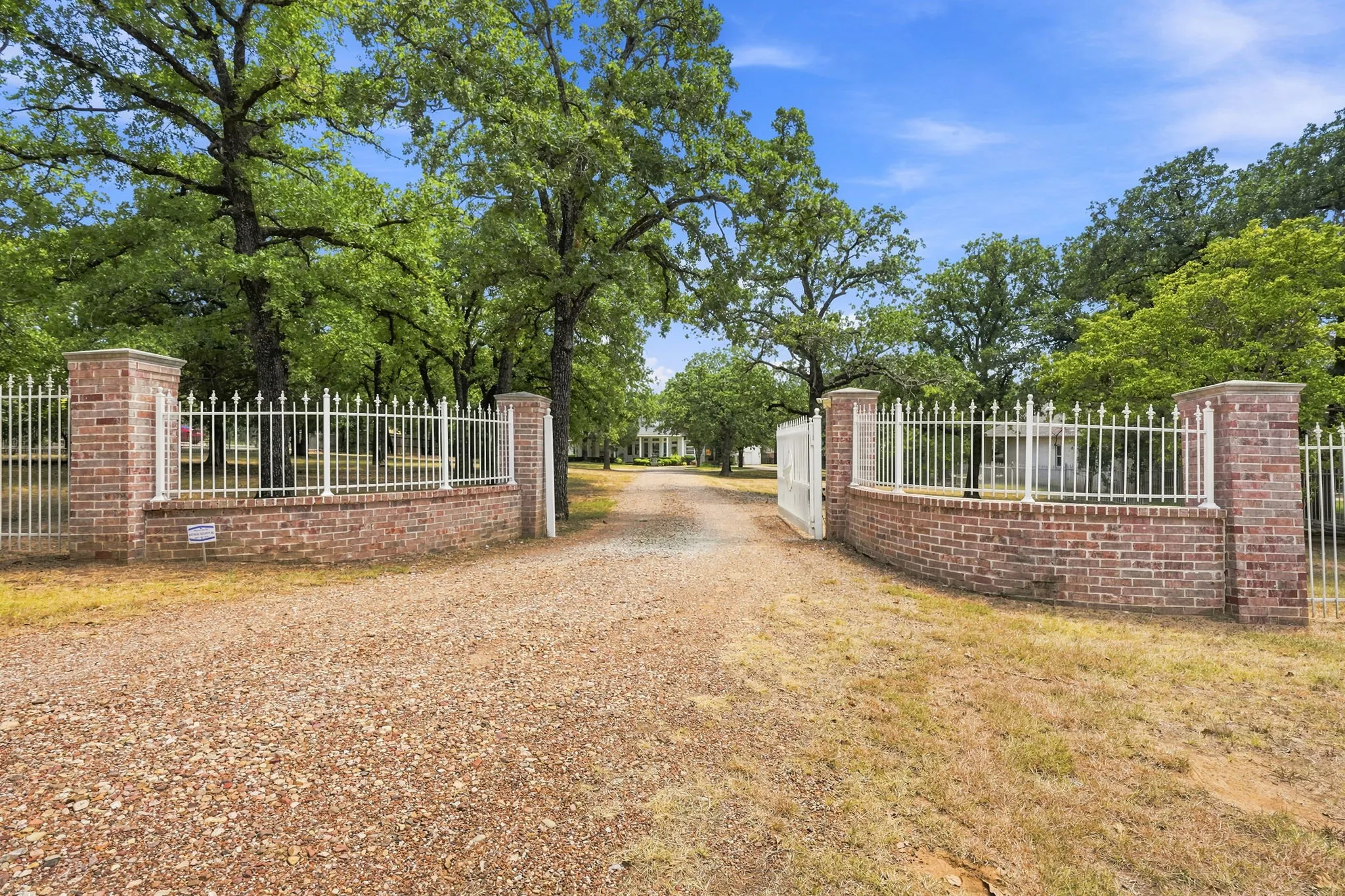 Single Family Residence For Sale in Tarrant County , 1244 Johnson Road, Keller, Texas 76248, 4 Bedroom, 3 Bathroom, 2 Garage spaces, 2,826 Sqft, built in 1990, mls#21343537, Real Estate Agent in Keller, Homes For Sale in Tarrant county, Homes For Sale in Keller, Realtor in Keller Texas, Real Estate Brokerage Independent Realty Texas, Luminita Cordes Realtor