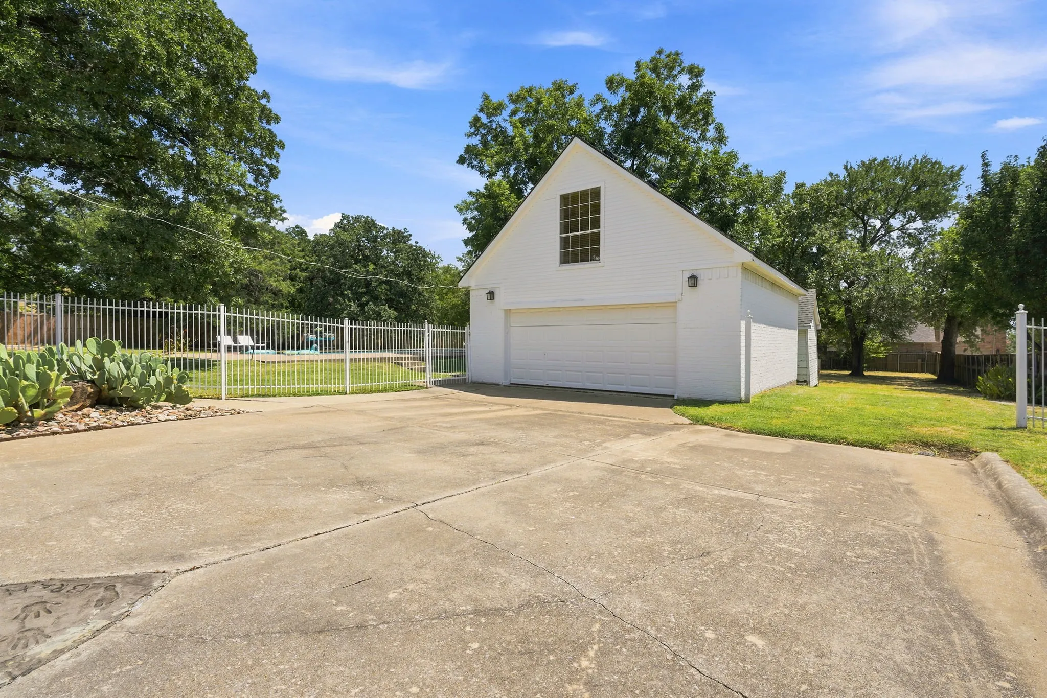 Single Family Residence For Sale in Tarrant County , 1244 Johnson Road, Keller, Texas 76248, 4 Bedroom, 3 Bathroom, 2 Garage spaces, 2,826 Sqft, built in 1990, mls#21343537, Real Estate Agent in Keller, Homes For Sale in Tarrant county, Homes For Sale in Keller, Realtor in Keller Texas, Real Estate Brokerage Independent Realty Texas, Luminita Cordes Realtor