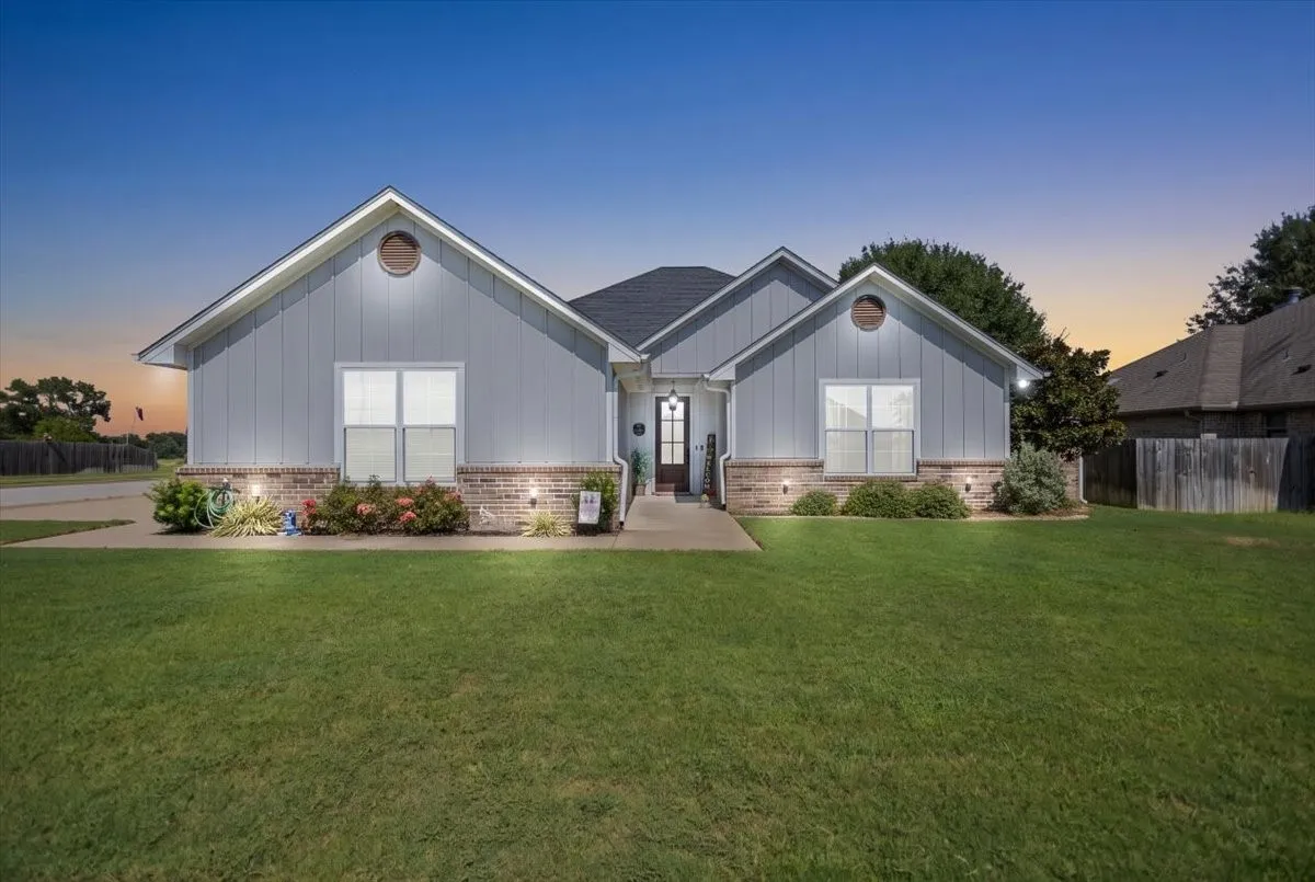 Single Family Residence For Sale in Cherokee County , 1450 Nate Circle, Bullard, Texas 75757, 3 Bedroom, 2 Bathroom, 2 Garage spaces, 1,851 Sqft, built in 2018, mls#21348692, Real Estate Agent in Bullard, Homes For Sale in Cherokee county, Homes For Sale in Bullard, Realtor in Bullard Texas, Real Estate Brokerage Independent Realty Texas, Luminita Cordes Realtor