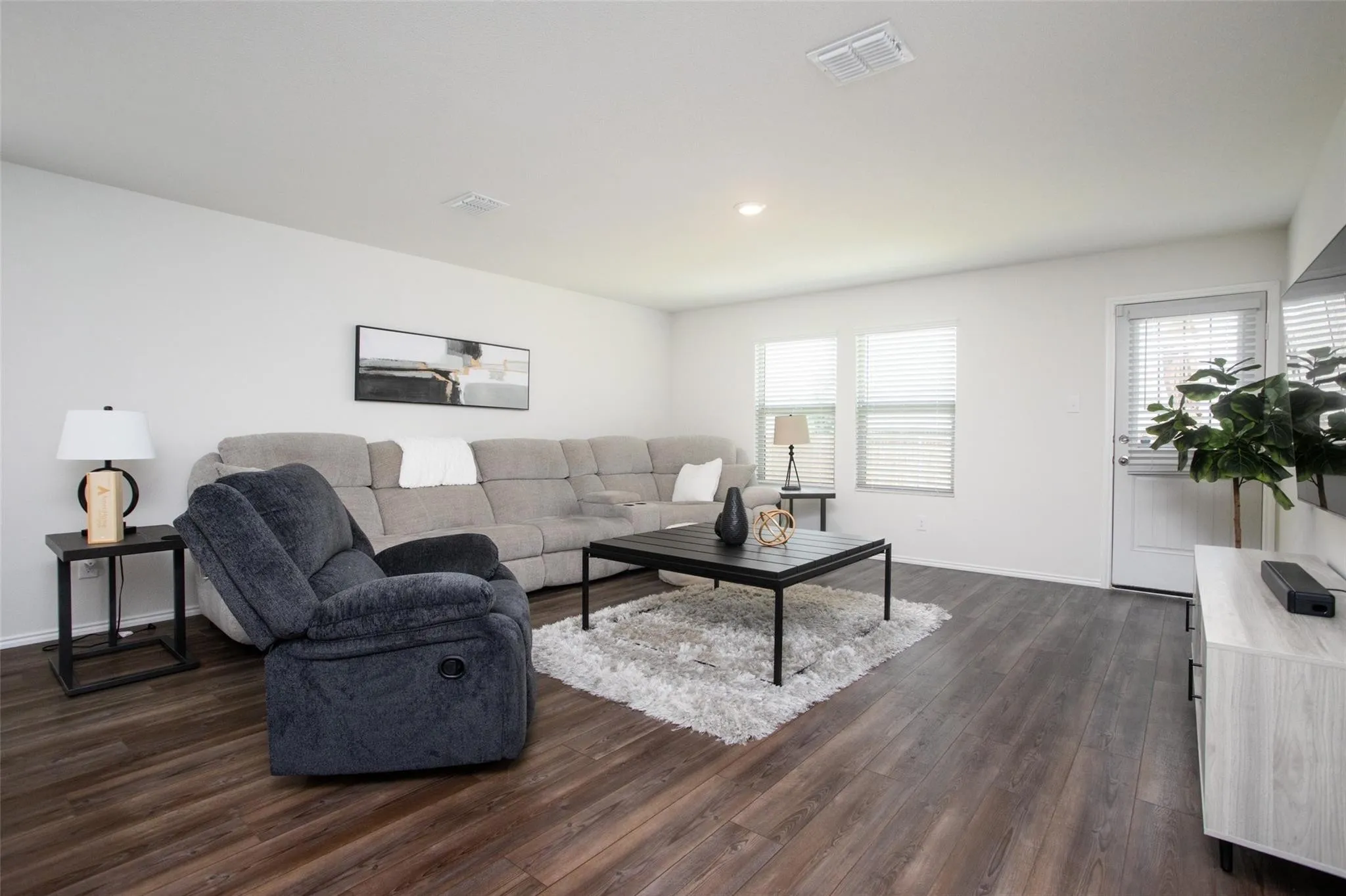 Single Family Residence For Rent in Collin County , 425 Sweet Shade Lane, Princeton, Texas 75407, 3 Bedrooms, 2 Bathrooms, 2 Garage spaces, 1,516 Sqft, built in 2020, Price $1,950, mls#21348815, Real Estate Agent in Princeton, Homes For Rent in Collin county, Homes For Rent in Princeton, Realtor in Princeton Texas, Real Estate Brokerage Independent Realty Texas, Luminita Cordes Realtor