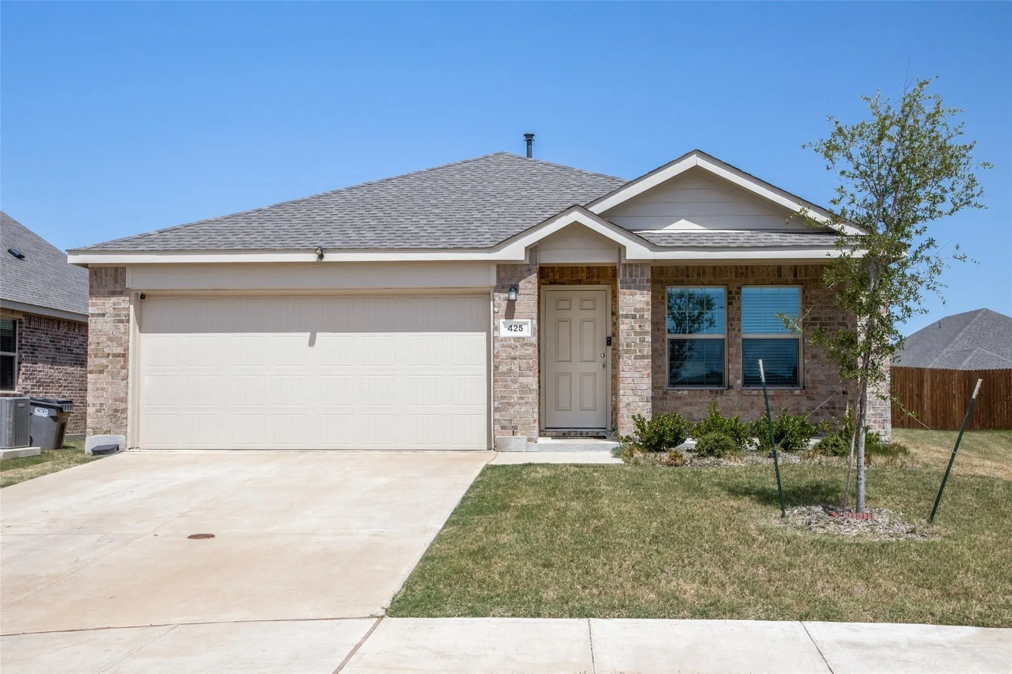 Single Family Residence For Rent in Collin County , 425 Sweet Shade Lane, Princeton, Texas 75407, 3 Bedrooms, 2 Bathrooms, 2 Garage spaces, 1,516 Sqft, built in 2020, Price $1,950, mls#21348815, Real Estate Agent in Princeton, Homes For Rent in Collin county, Homes For Rent in Princeton, Realtor in Princeton Texas, Real Estate Brokerage Independent Realty Texas, Luminita Cordes Realtor