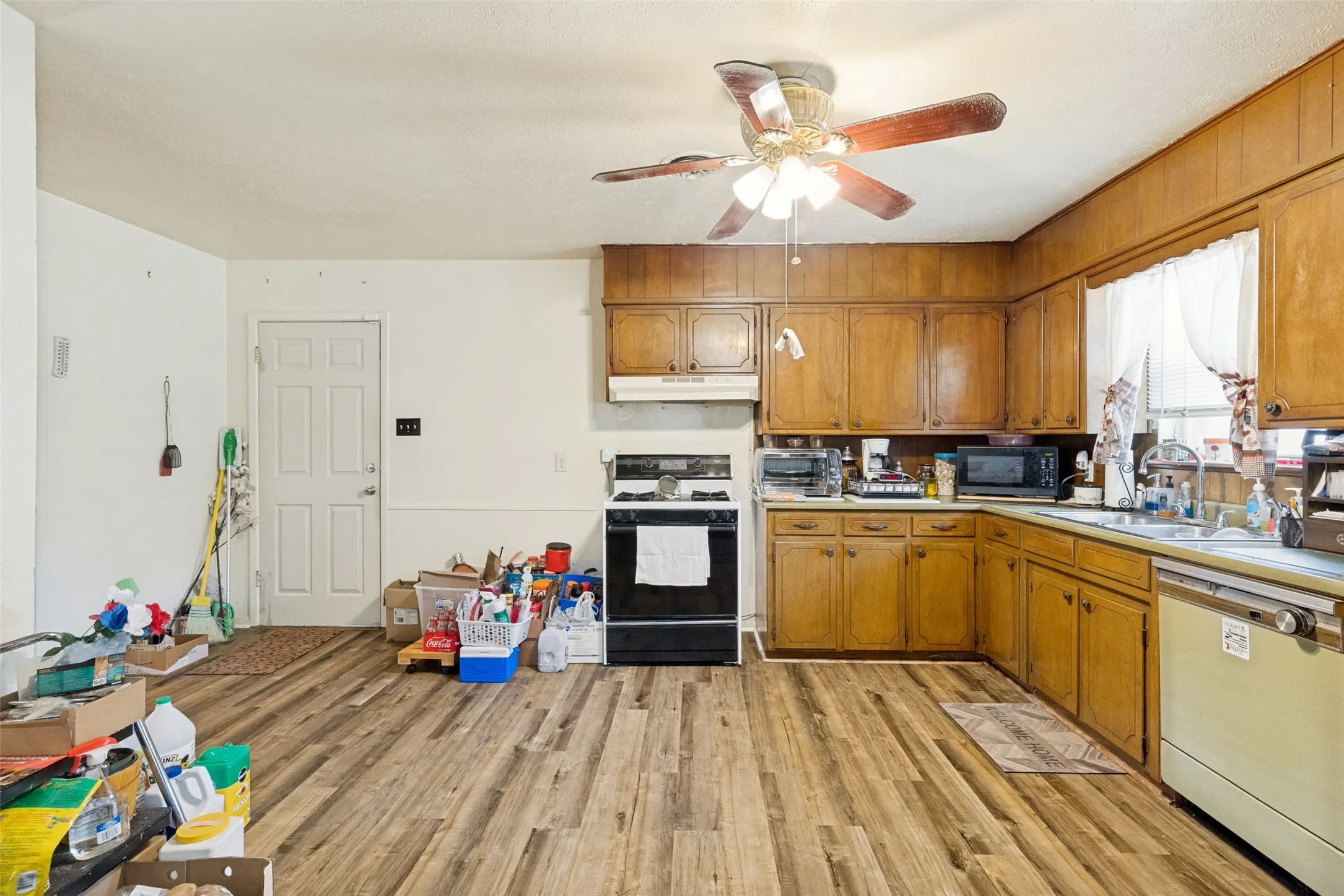Single Family Residence For Sale in Parker County , 1012 Rosebud Drive, Azle, Texas 76020, 2 Bedroom, 1 Bathroom, 1 Garage spaces, 1,086 Sqft, built in 0, mls#21347799, Real Estate Agent in Azle, Homes For Sale in Parker county, Homes For Sale in Azle, Realtor in Azle Texas, Real Estate Brokerage Independent Realty Texas, Luminita Cordes Realtor