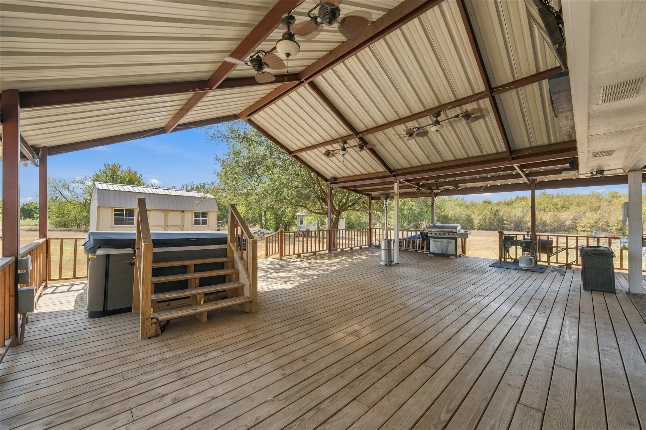 Single Family Residence For Sale in Mc Lennan County , 580 Easy Road, West, Texas 76691, 4 Bedroom, 2 Bathroom, 2 Garage spaces, 2,446 Sqft, built in 1997, mls#21347540, Real Estate Agent in West, Homes For Sale in Mc Lennan county, Homes For Sale in West, Realtor in West Texas, Real Estate Brokerage Independent Realty Texas, Luminita Cordes Realtor