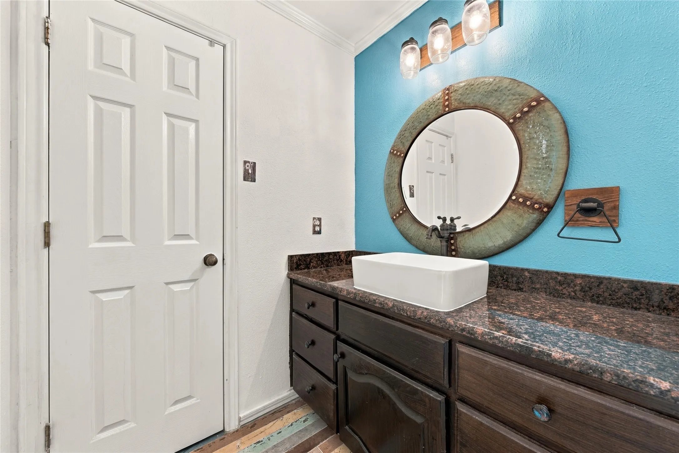 Single Family Residence For Sale in Mc Lennan County , 580 Easy Road, West, Texas 76691, 4 Bedroom, 2 Bathroom, 2 Garage spaces, 2,446 Sqft, built in 1997, mls#21347540, Real Estate Agent in West, Homes For Sale in Mc Lennan county, Homes For Sale in West, Realtor in West Texas, Real Estate Brokerage Independent Realty Texas, Luminita Cordes Realtor
