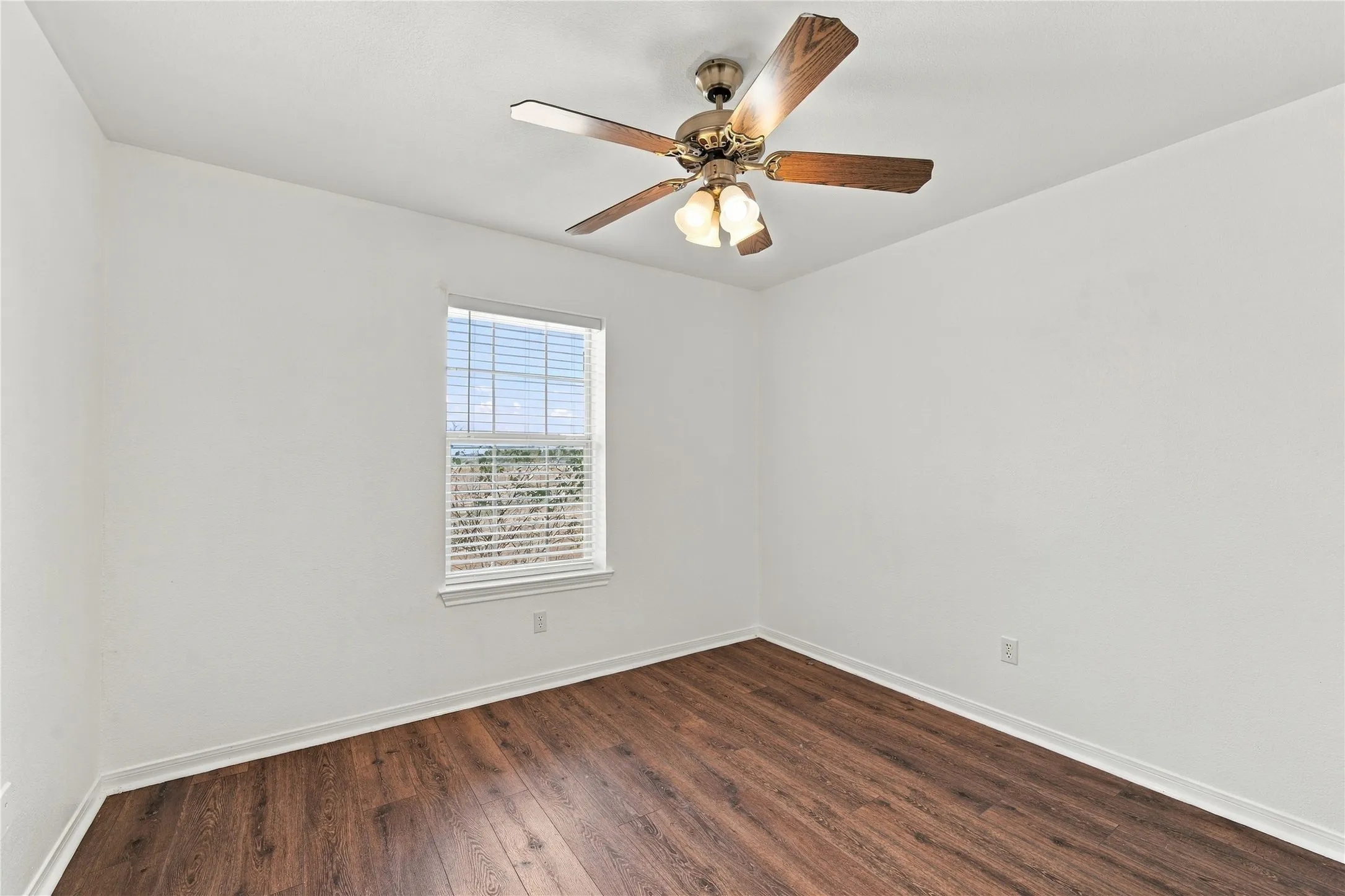 Single Family Residence For Sale in Mc Lennan County , 580 Easy Road, West, Texas 76691, 4 Bedroom, 2 Bathroom, 2 Garage spaces, 2,446 Sqft, built in 1997, mls#21347540, Real Estate Agent in West, Homes For Sale in Mc Lennan county, Homes For Sale in West, Realtor in West Texas, Real Estate Brokerage Independent Realty Texas, Luminita Cordes Realtor