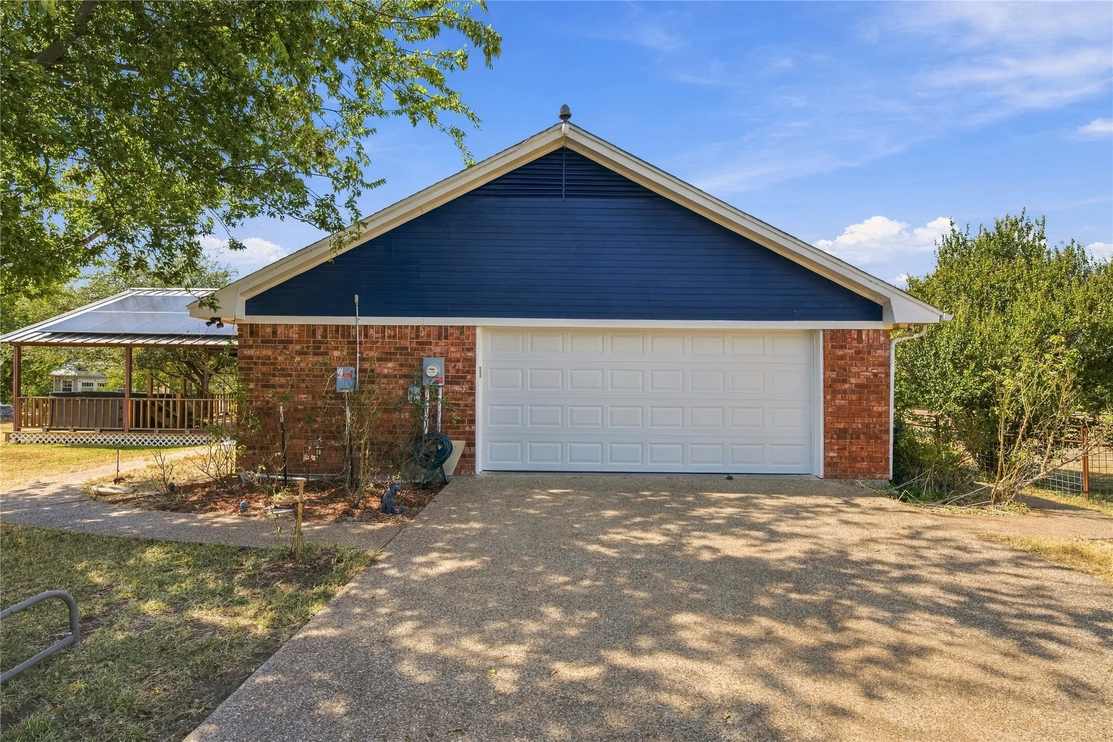 Single Family Residence For Sale in Mc Lennan County , 580 Easy Road, West, Texas 76691, 4 Bedroom, 2 Bathroom, 2 Garage spaces, 2,446 Sqft, built in 1997, mls#21347540, Real Estate Agent in West, Homes For Sale in Mc Lennan county, Homes For Sale in West, Realtor in West Texas, Real Estate Brokerage Independent Realty Texas, Luminita Cordes Realtor