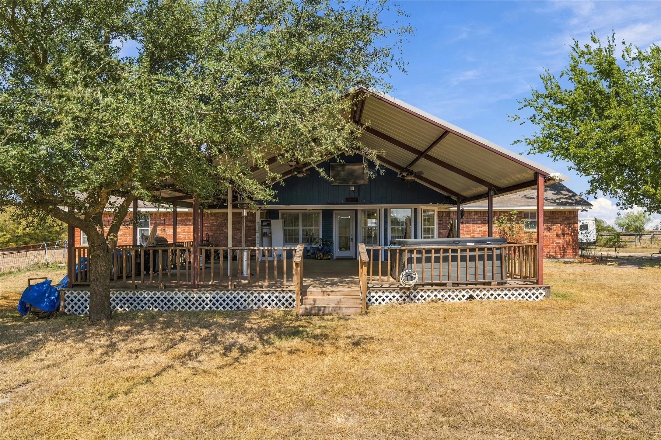 Single Family Residence For Sale in Mc Lennan County , 580 Easy Road, West, Texas 76691, 4 Bedroom, 2 Bathroom, 2 Garage spaces, 2,446 Sqft, built in 1997, mls#21347540, Real Estate Agent in West, Homes For Sale in Mc Lennan county, Homes For Sale in West, Realtor in West Texas, Real Estate Brokerage Independent Realty Texas, Luminita Cordes Realtor