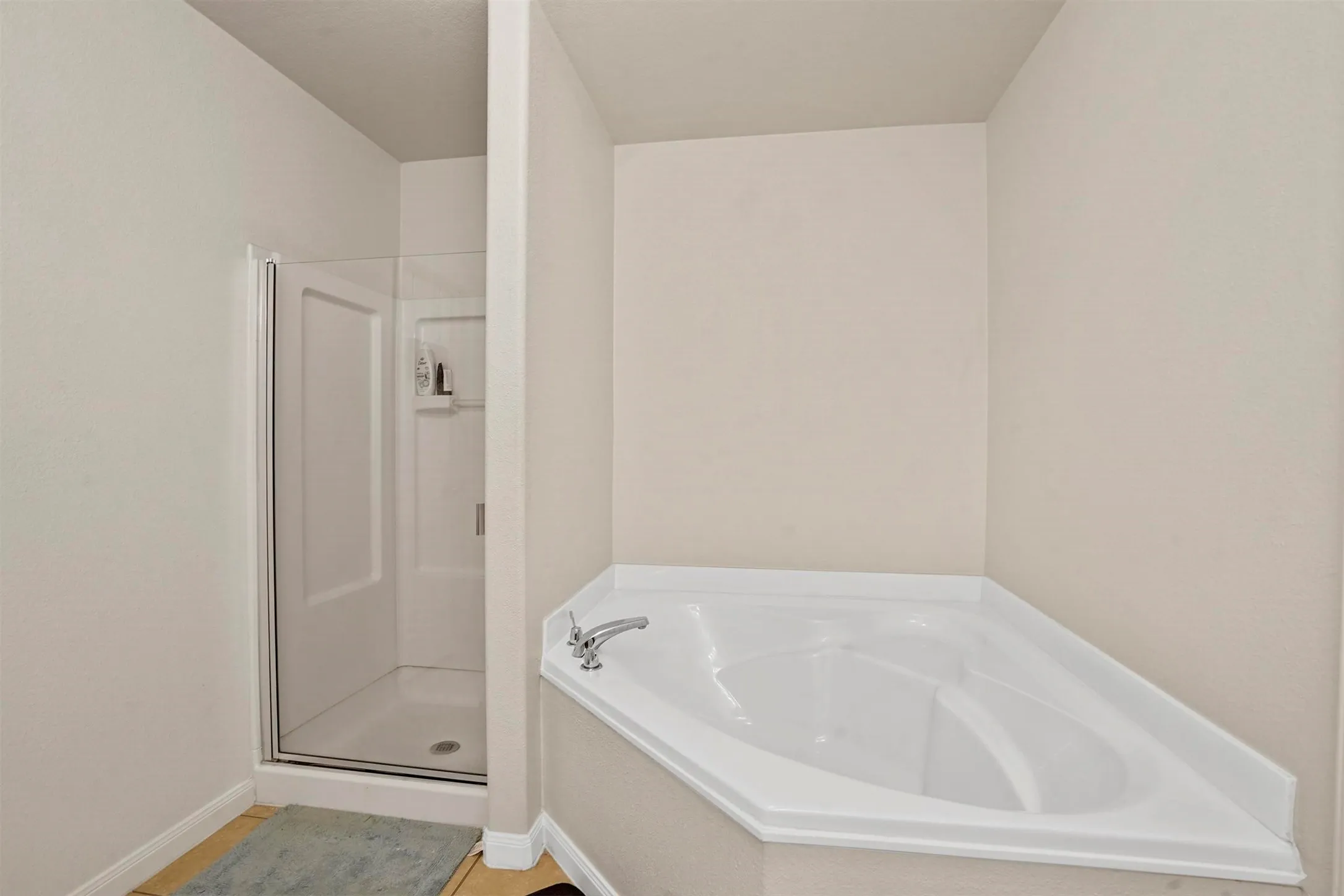 Single Family Residence For Sale in Wise County , 121 Dodge City Court, Newark, Texas 76071, 3 Bedroom, 2 Bathroom, 2 Garage spaces, 1,330 Sqft, built in 2011, mls#21348833, Real Estate Agent in Newark, Homes For Sale in Wise county, Homes For Sale in Newark, Realtor in Newark Texas, Real Estate Brokerage Independent Realty Texas, Luminita Cordes Realtor