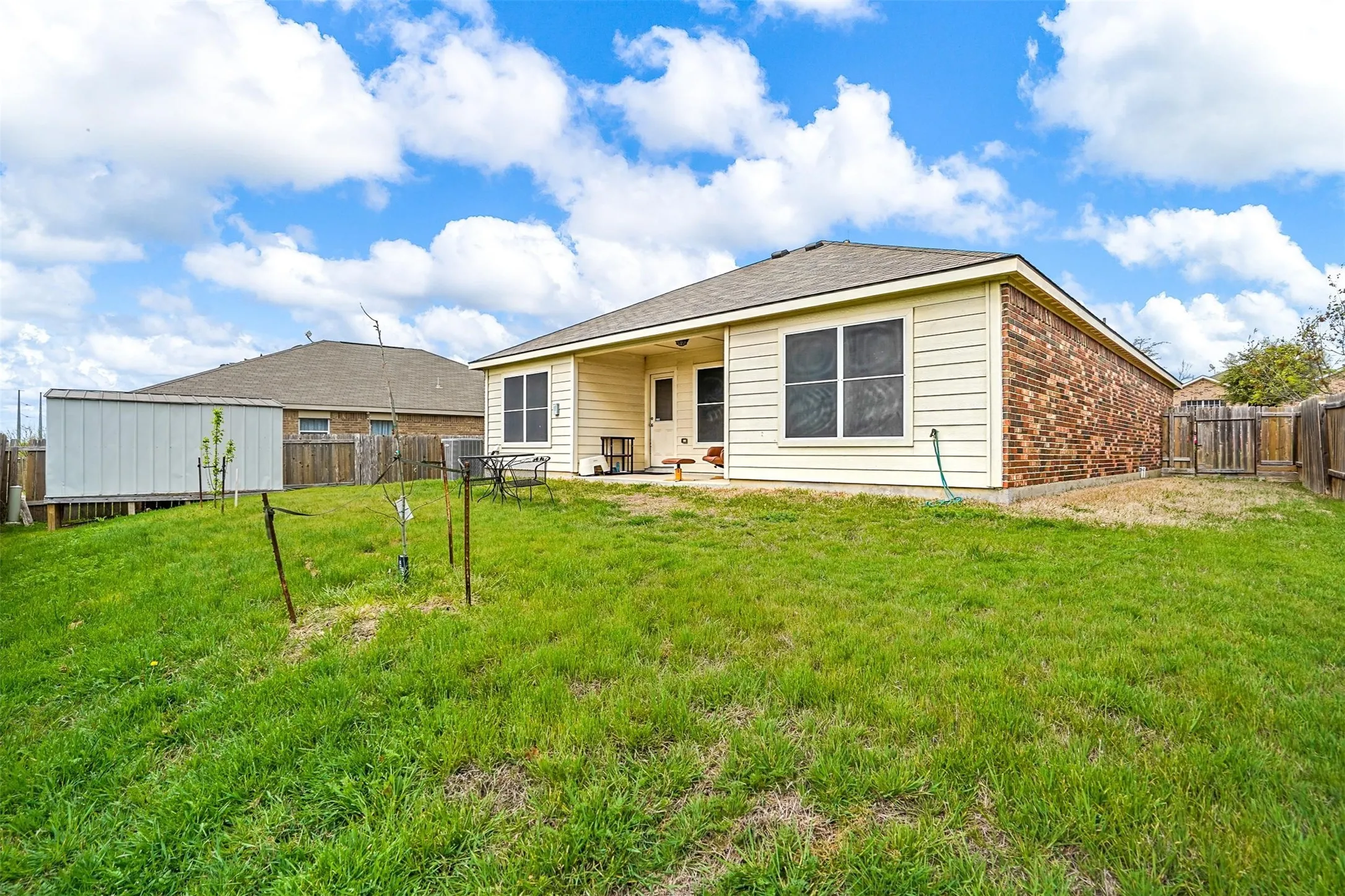Single Family Residence For Sale in Wise County , 121 Dodge City Court, Newark, Texas 76071, 3 Bedroom, 2 Bathroom, 2 Garage spaces, 1,330 Sqft, built in 2011, mls#21348833, Real Estate Agent in Newark, Homes For Sale in Wise county, Homes For Sale in Newark, Realtor in Newark Texas, Real Estate Brokerage Independent Realty Texas, Luminita Cordes Realtor