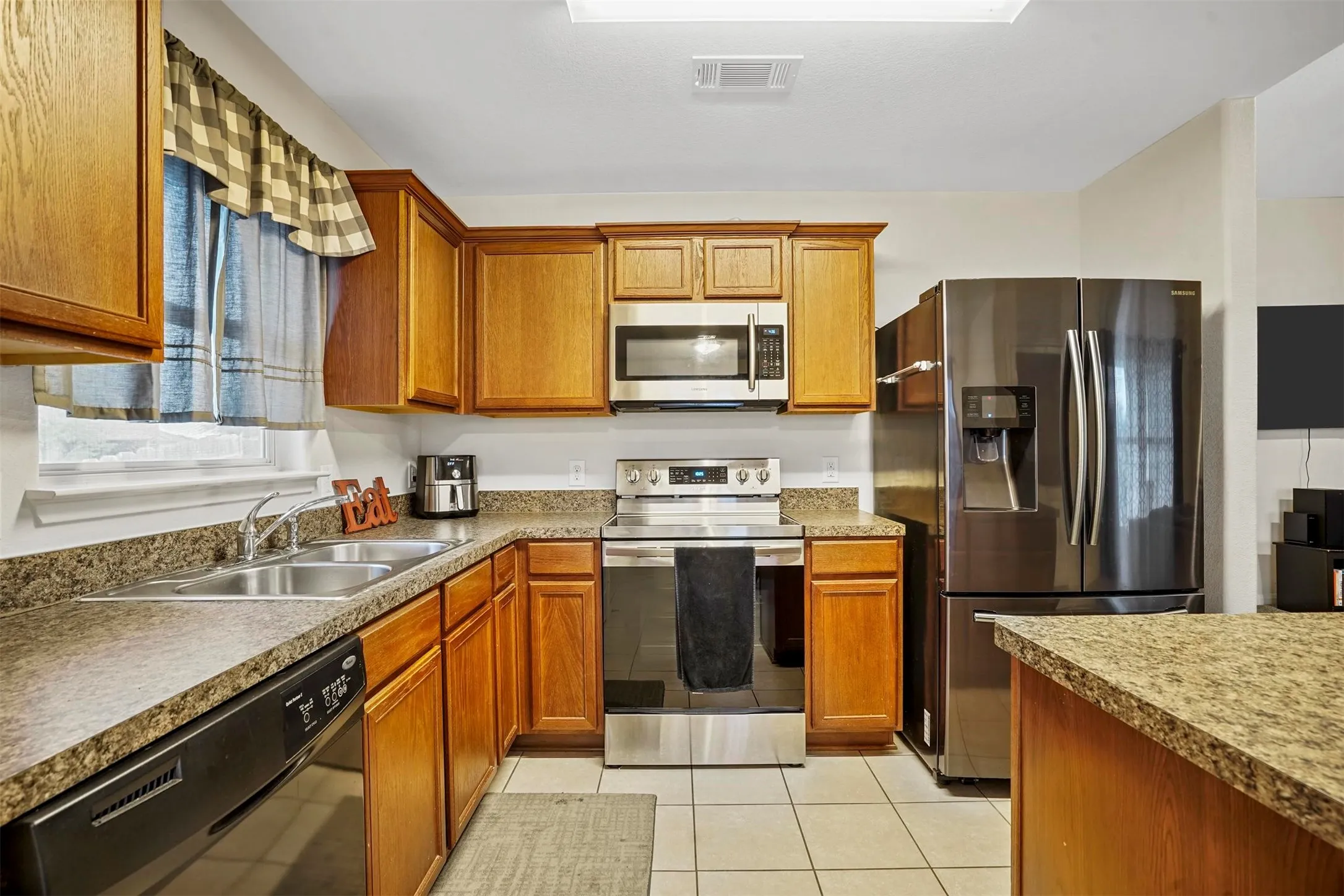 Single Family Residence For Sale in Wise County , 121 Dodge City Court, Newark, Texas 76071, 3 Bedroom, 2 Bathroom, 2 Garage spaces, 1,330 Sqft, built in 2011, mls#21348833, Real Estate Agent in Newark, Homes For Sale in Wise county, Homes For Sale in Newark, Realtor in Newark Texas, Real Estate Brokerage Independent Realty Texas, Luminita Cordes Realtor