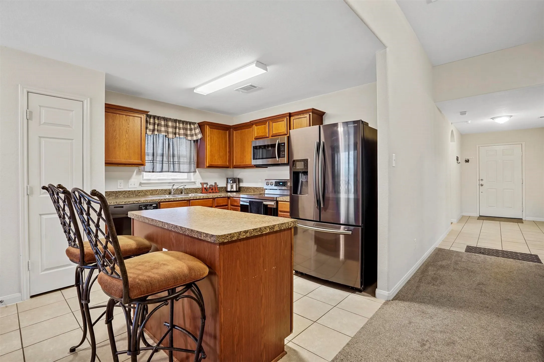 Single Family Residence For Sale in Wise County , 121 Dodge City Court, Newark, Texas 76071, 3 Bedroom, 2 Bathroom, 2 Garage spaces, 1,330 Sqft, built in 2011, mls#21348833, Real Estate Agent in Newark, Homes For Sale in Wise county, Homes For Sale in Newark, Realtor in Newark Texas, Real Estate Brokerage Independent Realty Texas, Luminita Cordes Realtor