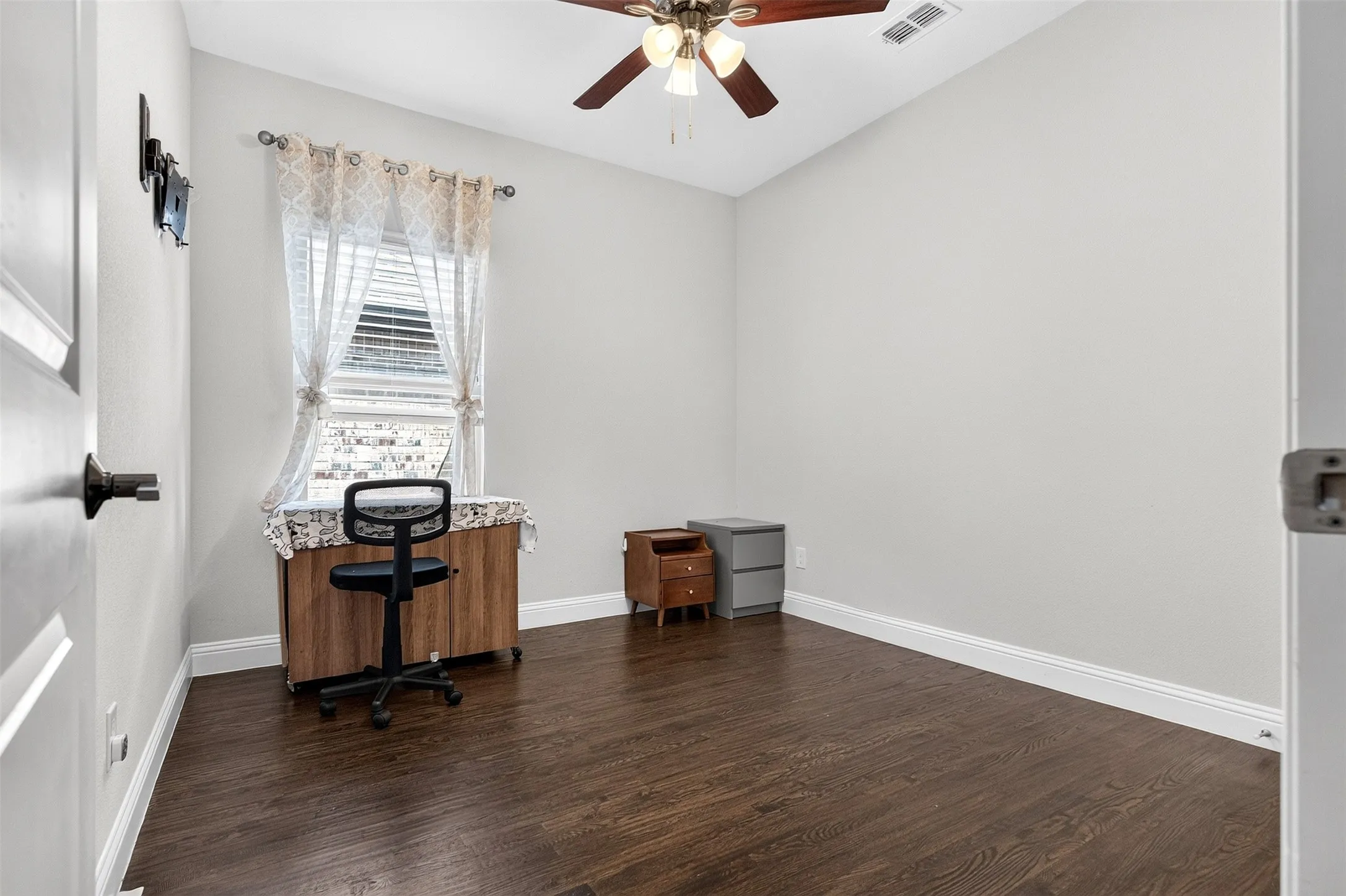 Single Family Residence For Sale in Collin County , 3016 Martello Lane, Plano, Texas 75074, 3 Bedroom, 3 Bathroom, 2 Garage spaces, 2,750 Sqft, built in 2014, mls#21347822, Real Estate Agent in Plano, Homes For Sale in Collin county, Homes For Sale in Plano, Realtor in Plano Texas, Real Estate Brokerage Independent Realty Texas, Luminita Cordes Realtor