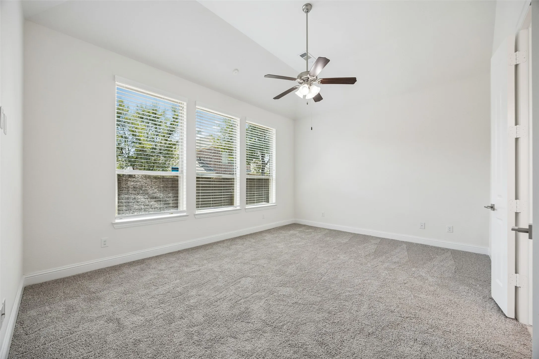 Single Family Residence For Sale in Dallas County , 7266 Clementine Drive, Irving, Texas 75063, 4 Bedroom, 4 Bathroom, 2 Garage spaces, 3,345 Sqft, built in 2015, mls#21348728, Real Estate Agent in Irving, Homes For Sale in Dallas county, Homes For Sale in Irving, Realtor in Irving Texas, Real Estate Brokerage Independent Realty Texas, Luminita Cordes Realtor