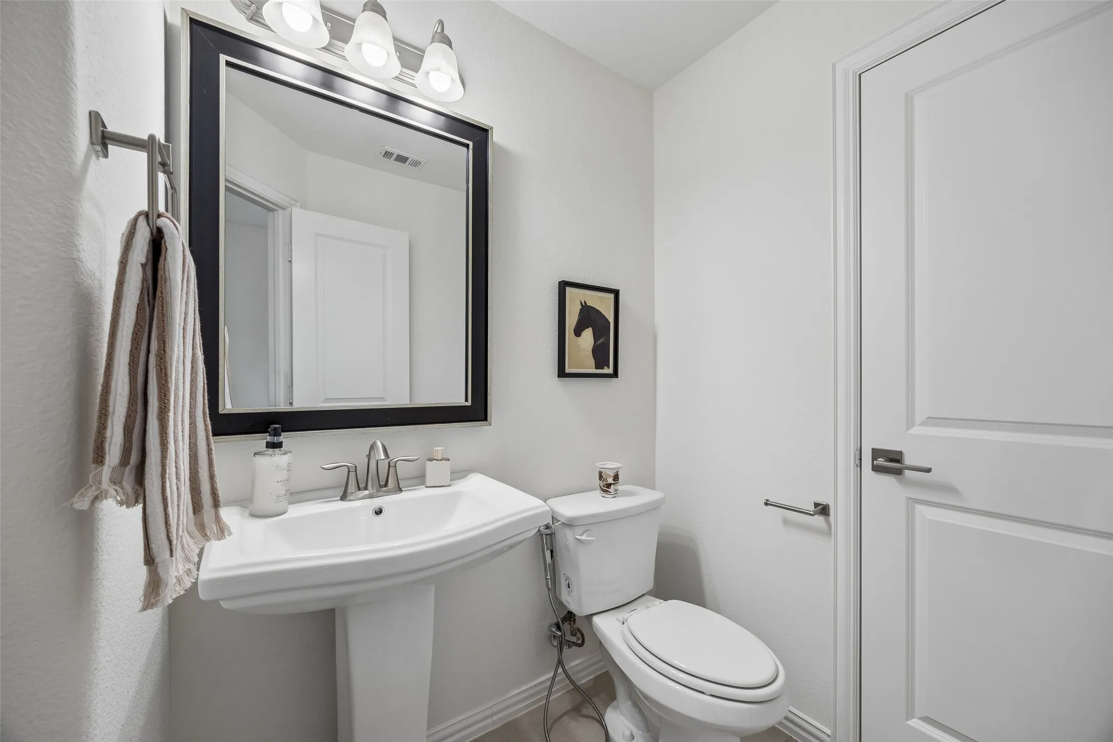 Single Family Residence For Sale in Dallas County , 7266 Clementine Drive, Irving, Texas 75063, 4 Bedroom, 4 Bathroom, 2 Garage spaces, 3,345 Sqft, built in 2015, mls#21348728, Real Estate Agent in Irving, Homes For Sale in Dallas county, Homes For Sale in Irving, Realtor in Irving Texas, Real Estate Brokerage Independent Realty Texas, Luminita Cordes Realtor