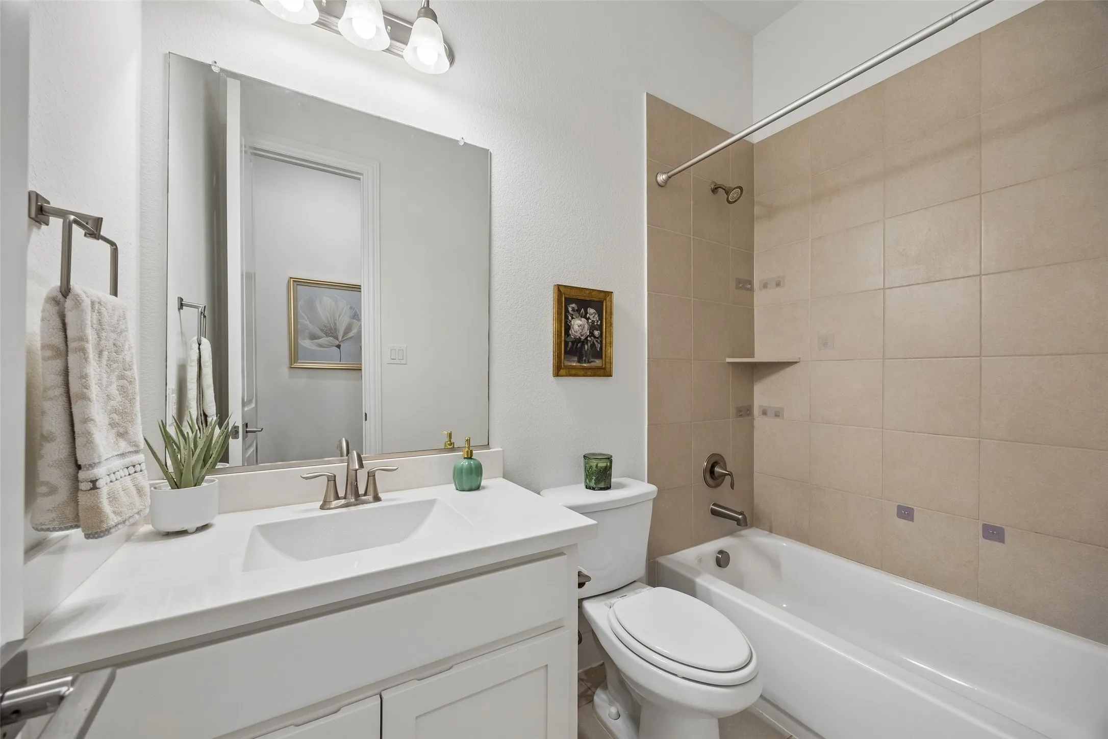 Single Family Residence For Sale in Dallas County , 7266 Clementine Drive, Irving, Texas 75063, 4 Bedroom, 4 Bathroom, 2 Garage spaces, 3,345 Sqft, built in 2015, mls#21348728, Real Estate Agent in Irving, Homes For Sale in Dallas county, Homes For Sale in Irving, Realtor in Irving Texas, Real Estate Brokerage Independent Realty Texas, Luminita Cordes Realtor