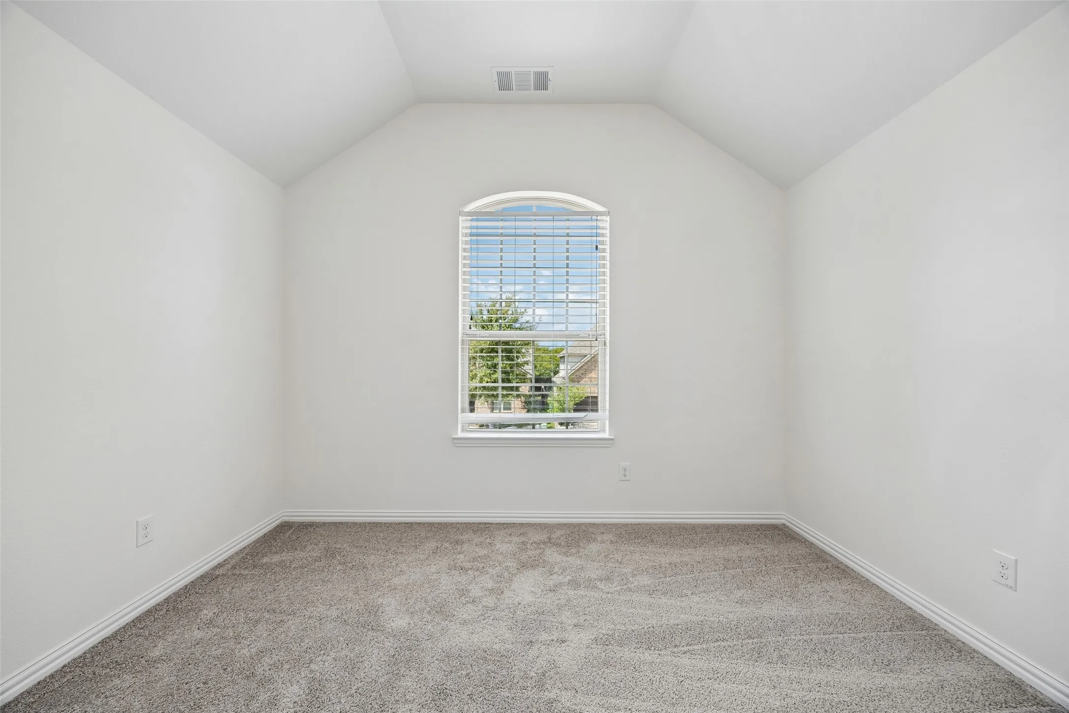 Single Family Residence For Sale in Dallas County , 7266 Clementine Drive, Irving, Texas 75063, 4 Bedroom, 4 Bathroom, 2 Garage spaces, 3,345 Sqft, built in 2015, mls#21348728, Real Estate Agent in Irving, Homes For Sale in Dallas county, Homes For Sale in Irving, Realtor in Irving Texas, Real Estate Brokerage Independent Realty Texas, Luminita Cordes Realtor
