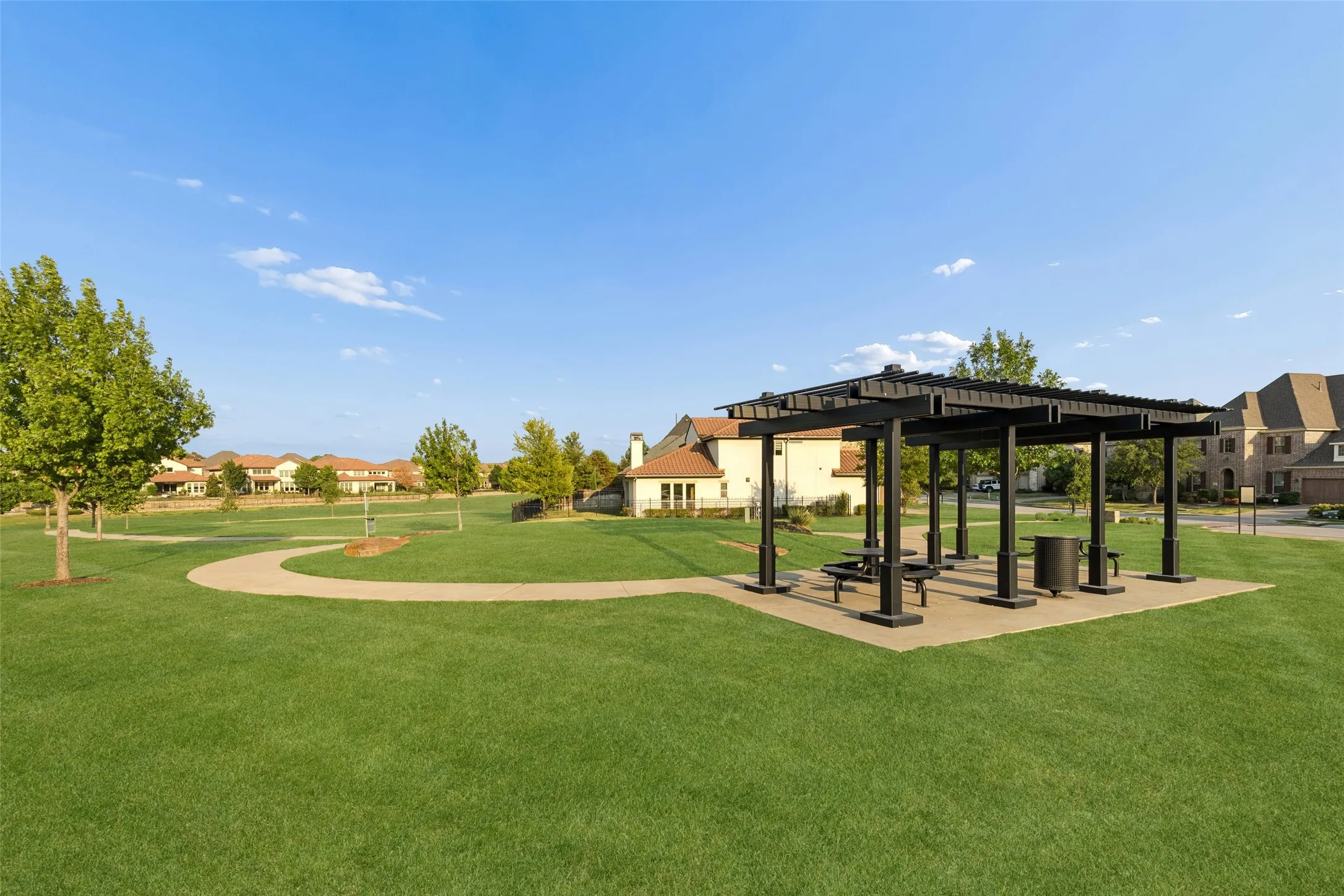 Single Family Residence For Sale in Dallas County , 7266 Clementine Drive, Irving, Texas 75063, 4 Bedroom, 4 Bathroom, 2 Garage spaces, 3,345 Sqft, built in 2015, mls#21348728, Real Estate Agent in Irving, Homes For Sale in Dallas county, Homes For Sale in Irving, Realtor in Irving Texas, Real Estate Brokerage Independent Realty Texas, Luminita Cordes Realtor