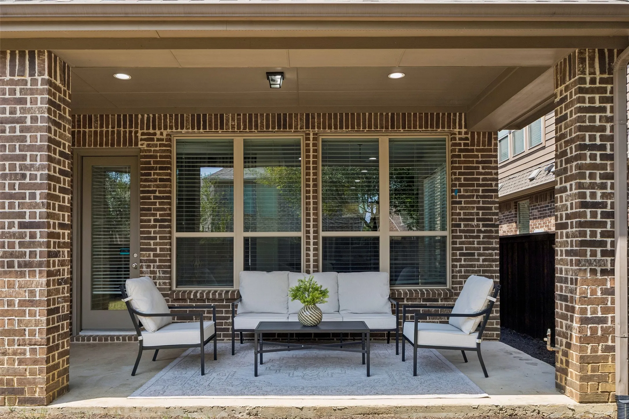 Single Family Residence For Sale in Dallas County , 7266 Clementine Drive, Irving, Texas 75063, 4 Bedroom, 4 Bathroom, 2 Garage spaces, 3,345 Sqft, built in 2015, mls#21348728, Real Estate Agent in Irving, Homes For Sale in Dallas county, Homes For Sale in Irving, Realtor in Irving Texas, Real Estate Brokerage Independent Realty Texas, Luminita Cordes Realtor