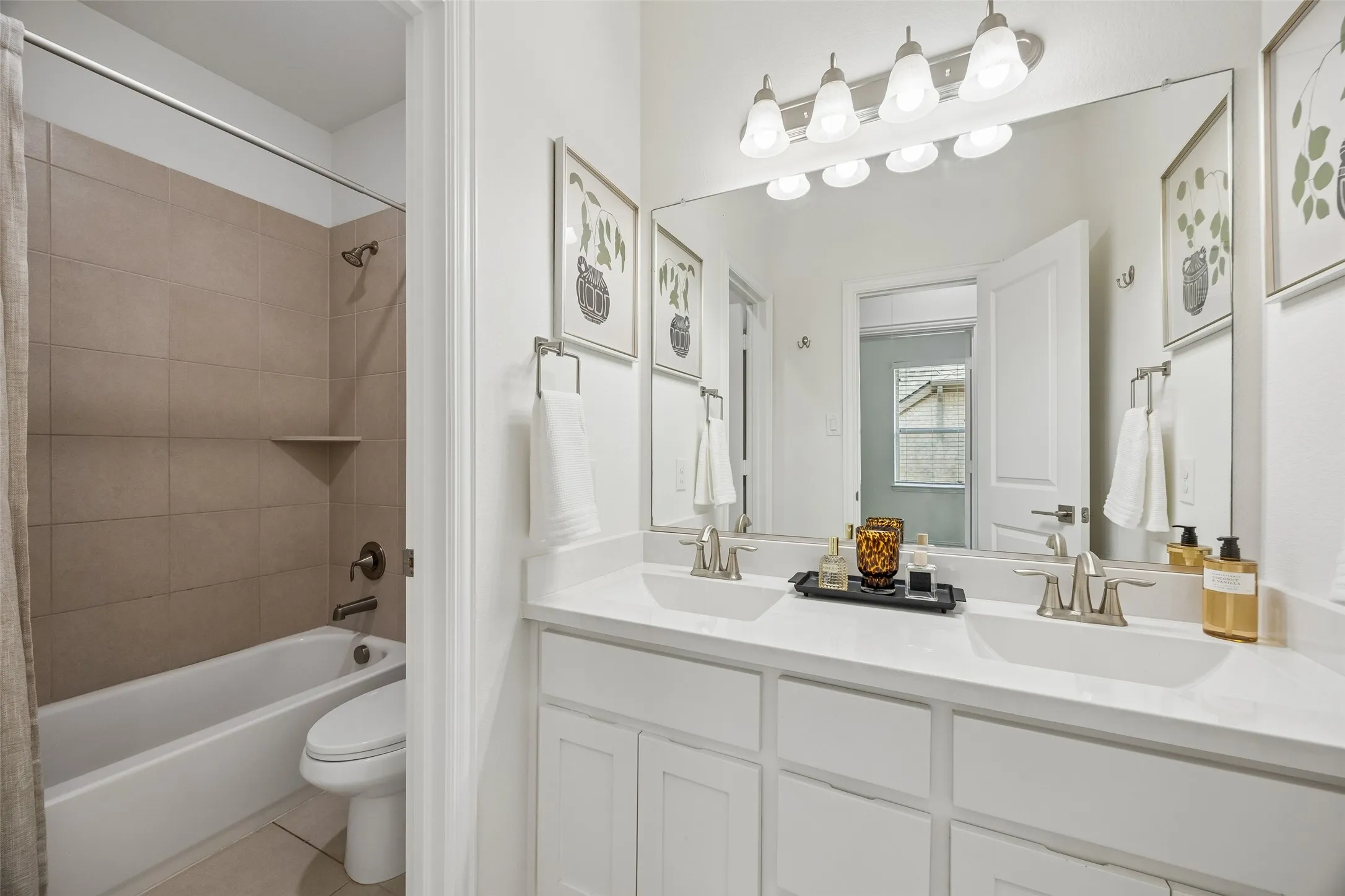 Single Family Residence For Sale in Dallas County , 7266 Clementine Drive, Irving, Texas 75063, 4 Bedroom, 4 Bathroom, 2 Garage spaces, 3,345 Sqft, built in 2015, mls#21348728, Real Estate Agent in Irving, Homes For Sale in Dallas county, Homes For Sale in Irving, Realtor in Irving Texas, Real Estate Brokerage Independent Realty Texas, Luminita Cordes Realtor