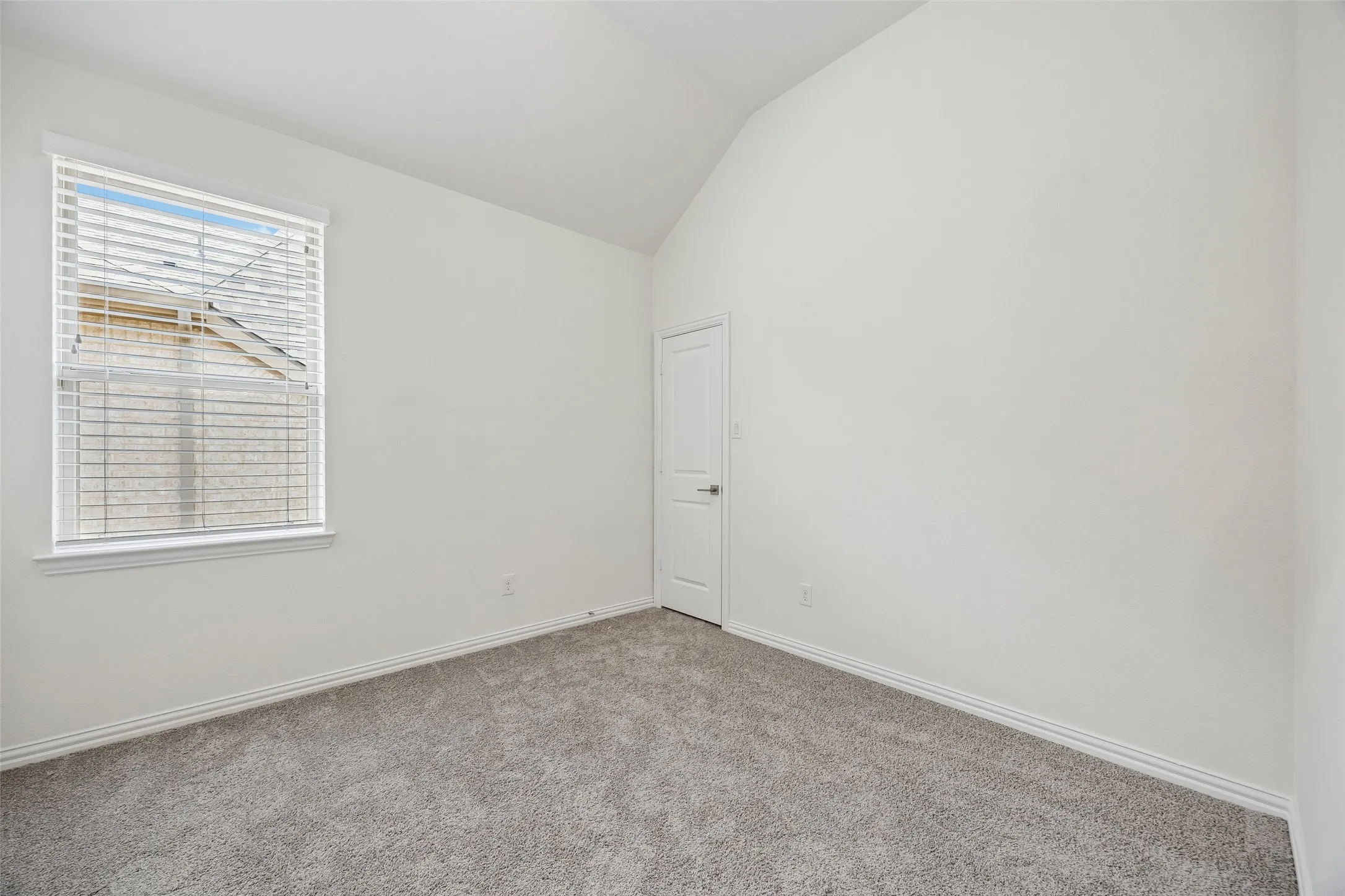 Single Family Residence For Sale in Dallas County , 7266 Clementine Drive, Irving, Texas 75063, 4 Bedroom, 4 Bathroom, 2 Garage spaces, 3,345 Sqft, built in 2015, mls#21348728, Real Estate Agent in Irving, Homes For Sale in Dallas county, Homes For Sale in Irving, Realtor in Irving Texas, Real Estate Brokerage Independent Realty Texas, Luminita Cordes Realtor