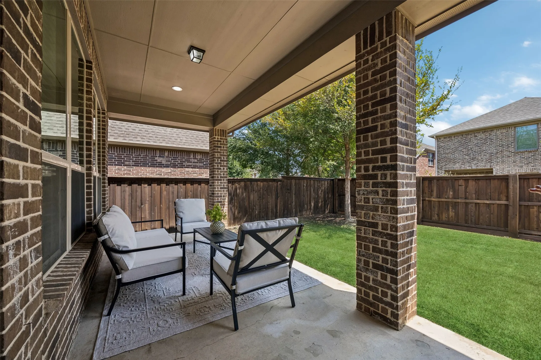 Single Family Residence For Sale in Dallas County , 7266 Clementine Drive, Irving, Texas 75063, 4 Bedroom, 4 Bathroom, 2 Garage spaces, 3,345 Sqft, built in 2015, mls#21348728, Real Estate Agent in Irving, Homes For Sale in Dallas county, Homes For Sale in Irving, Realtor in Irving Texas, Real Estate Brokerage Independent Realty Texas, Luminita Cordes Realtor